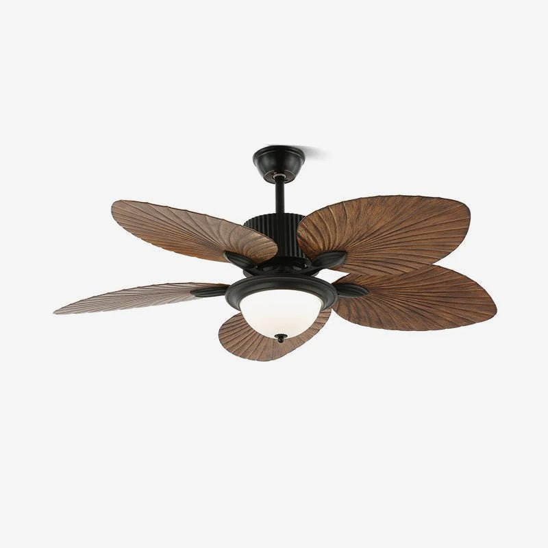 Primo piano delle pale del ventilatore da soffitto Virel Tropicale in legno con luce