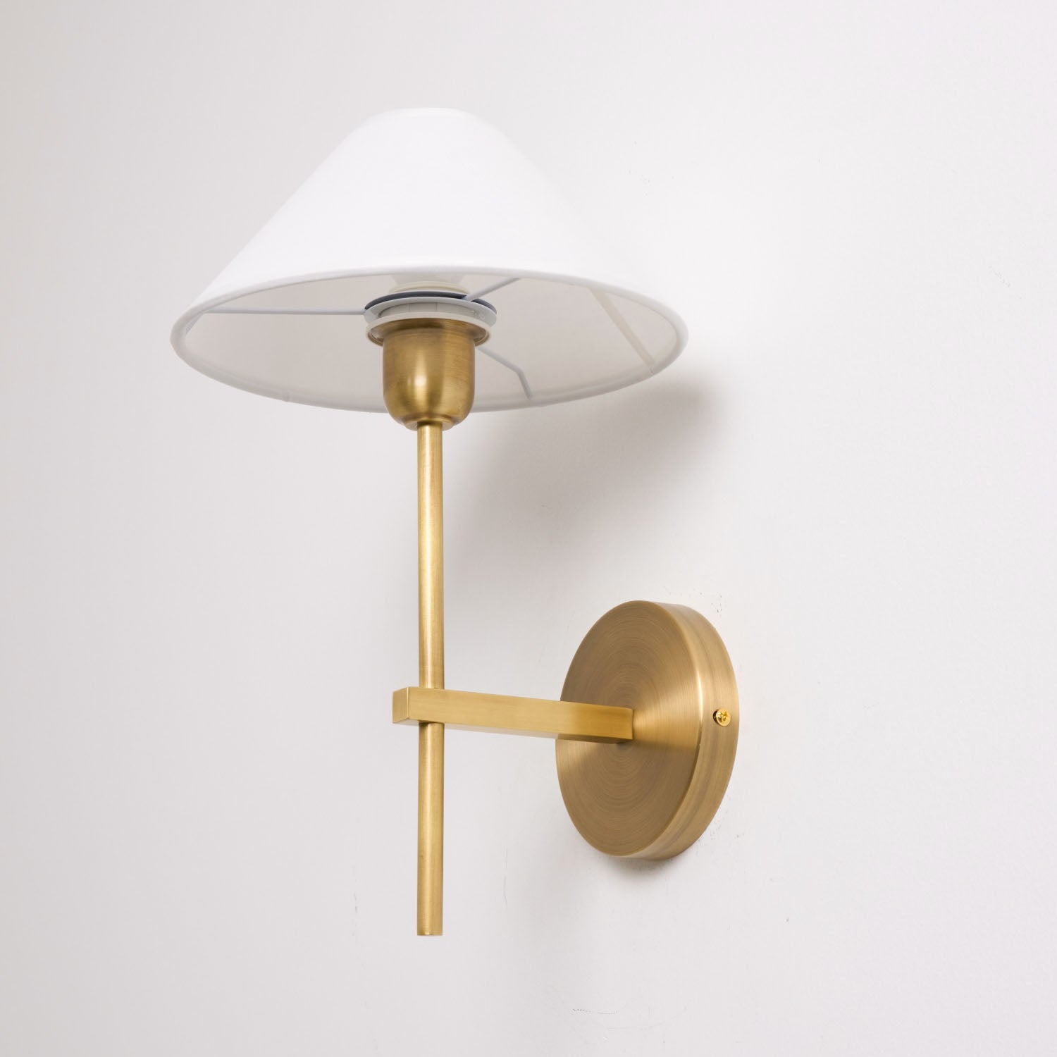 Silva Applique da Parete con Paralume a Cono Bianco in Tessuto