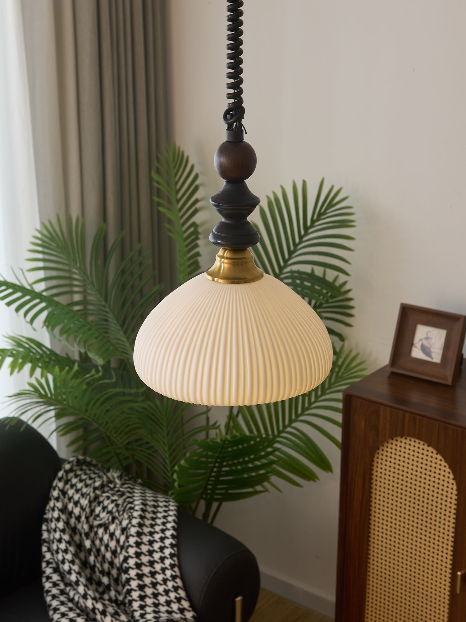 Halcyon Arch Pendant Light - Blowlighting