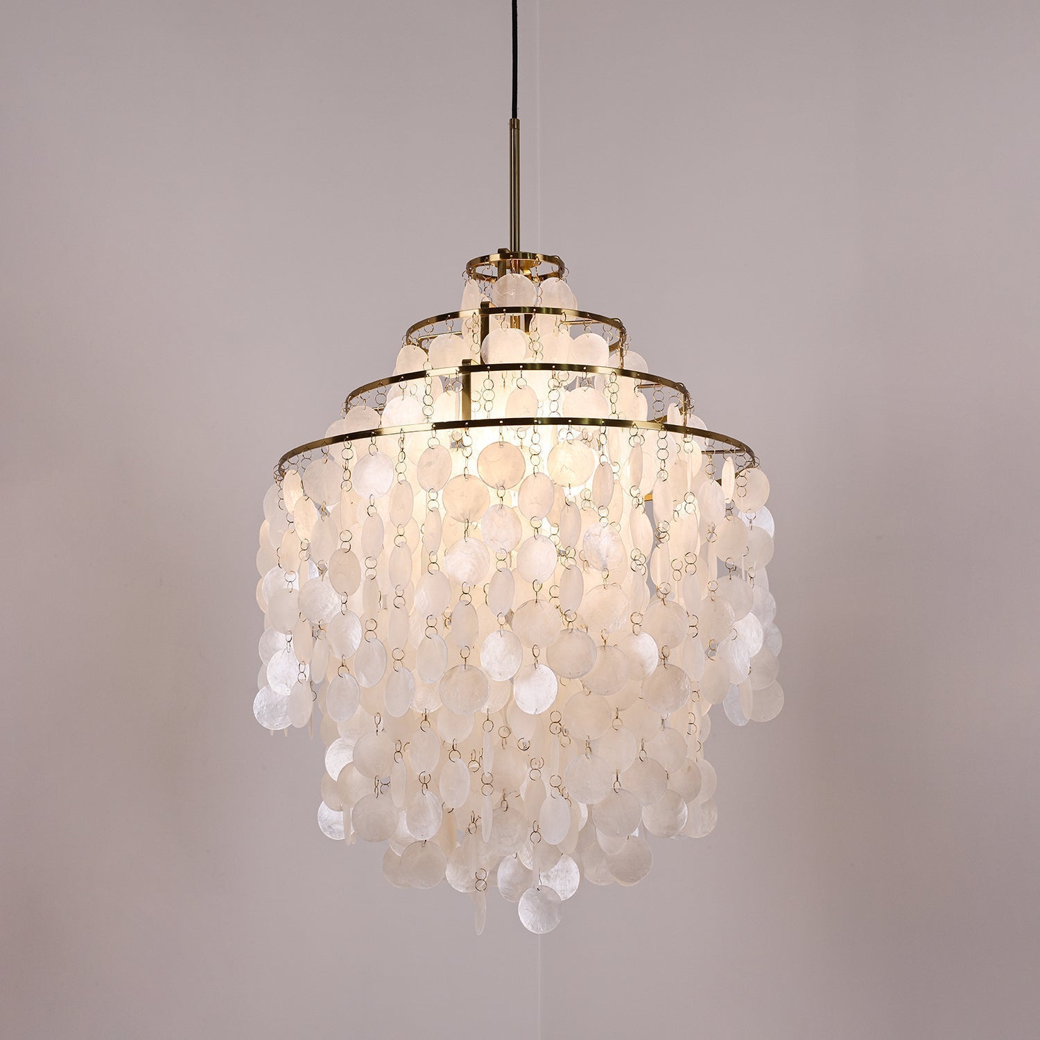 Round Shell Chandelier - Blowlighting