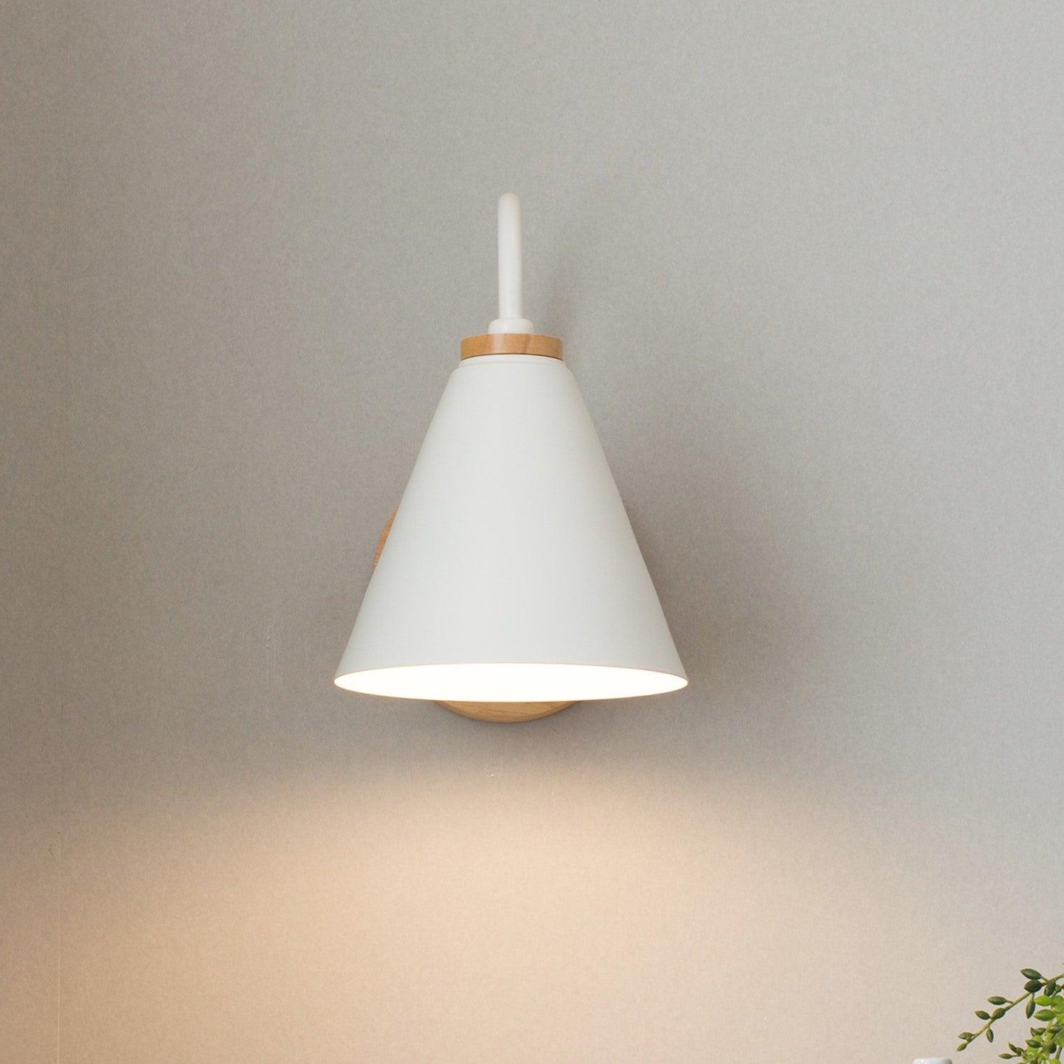 Muto Lampada da Parete in Legno Nordic