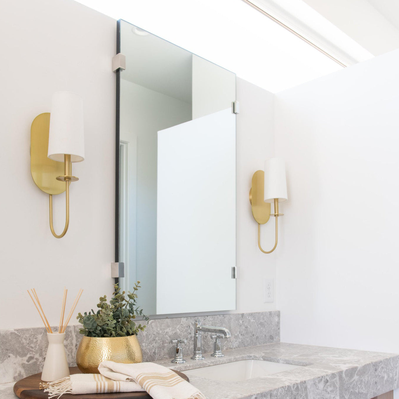 Voloraris Premium Elegance Brass Fabric Wall Lamp - Lamp Copper