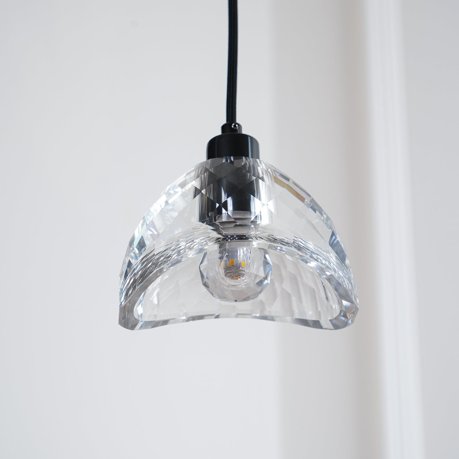 Latham Glass Pendant Lamp - Blowlighting