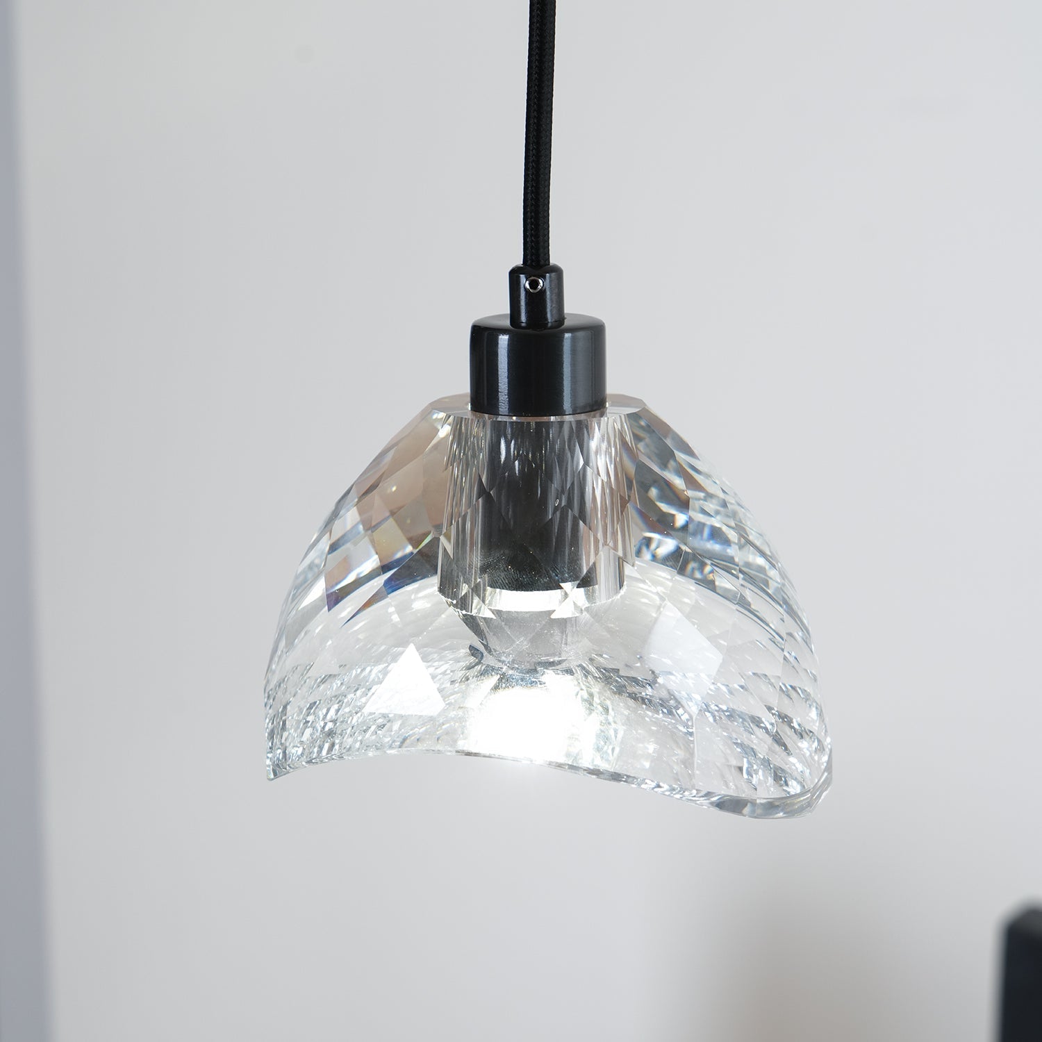 Latham Glass Pendant Lamp - Blowlighting