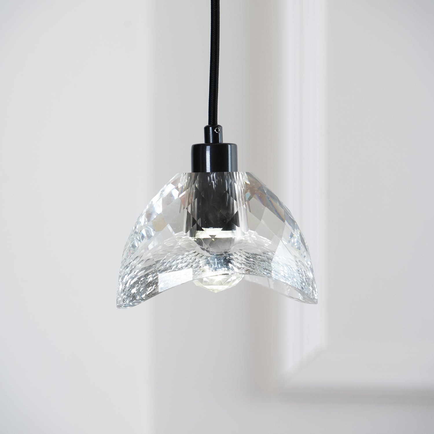 Latham Glass Pendant Lamp - Blowlighting
