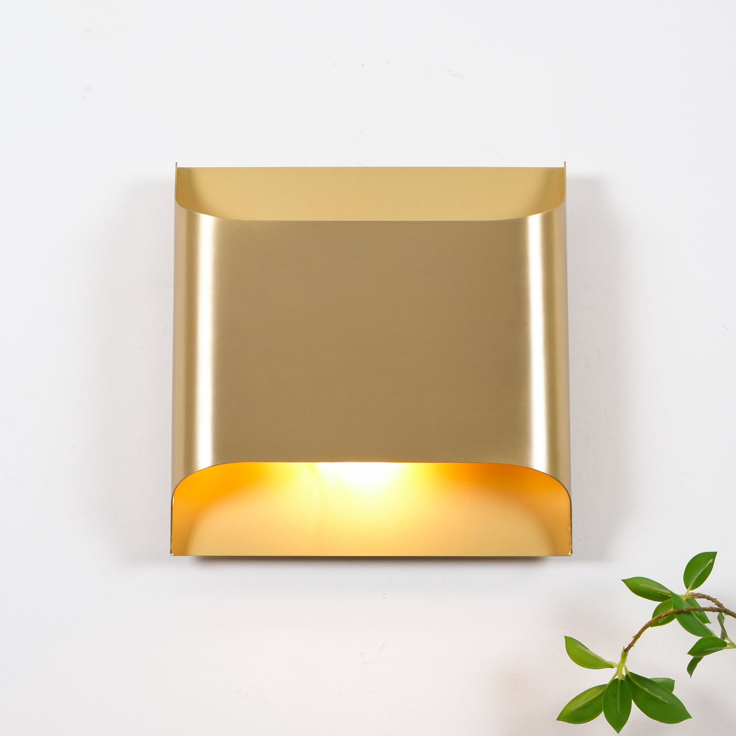 Leclerc Brass Wall Lamp - Blowlighting