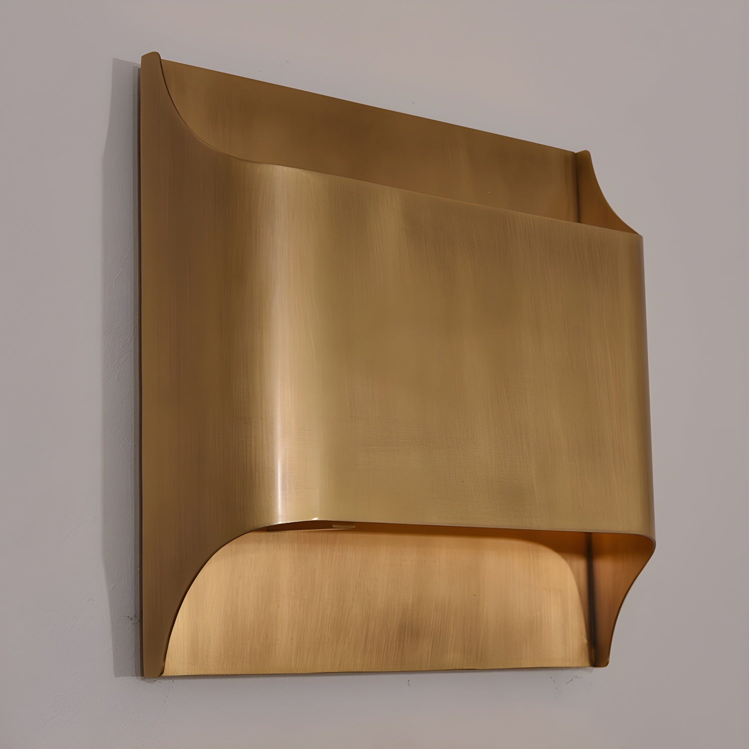 Leclerc Brass Wall Lamp - Blowlighting