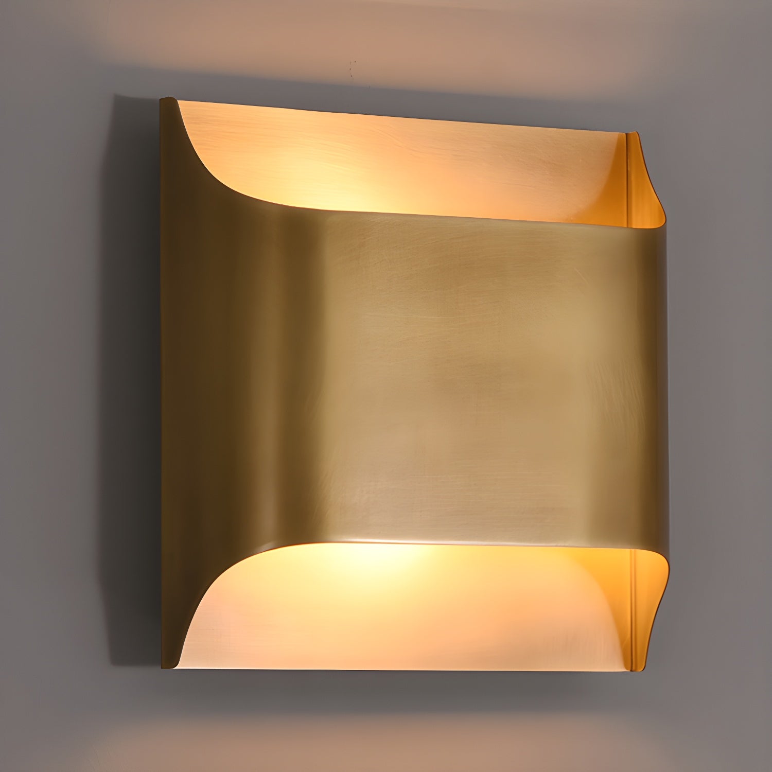 Leclerc Brass Wall Lamp - Blowlighting