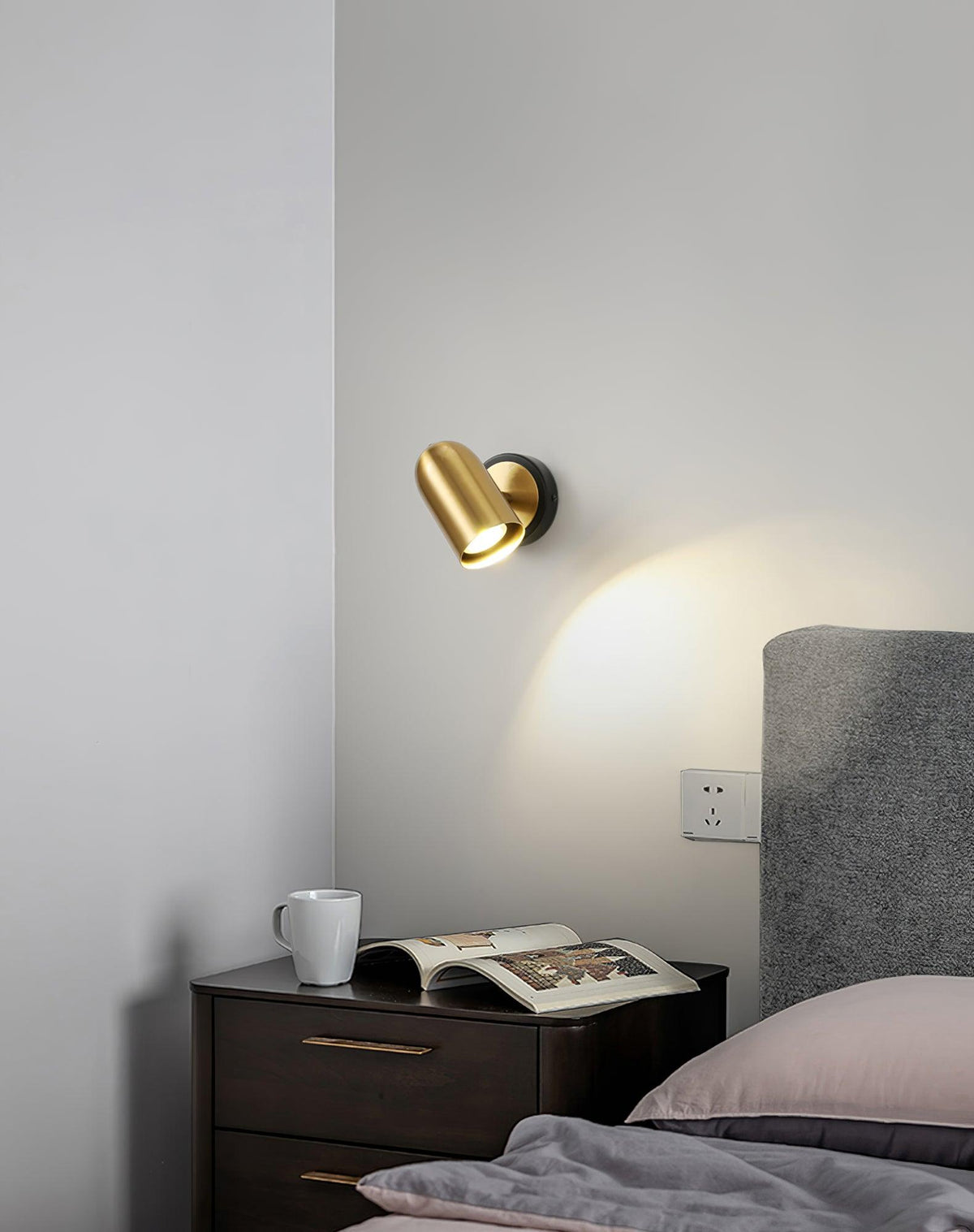 Leonardo Gold Wall Lamp - Blowlighting