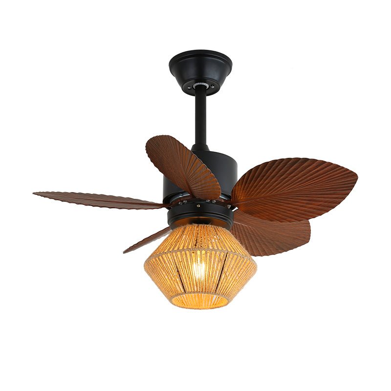 Vista dell'installazione del ventilatore da soffitto industriale Daxon con luce