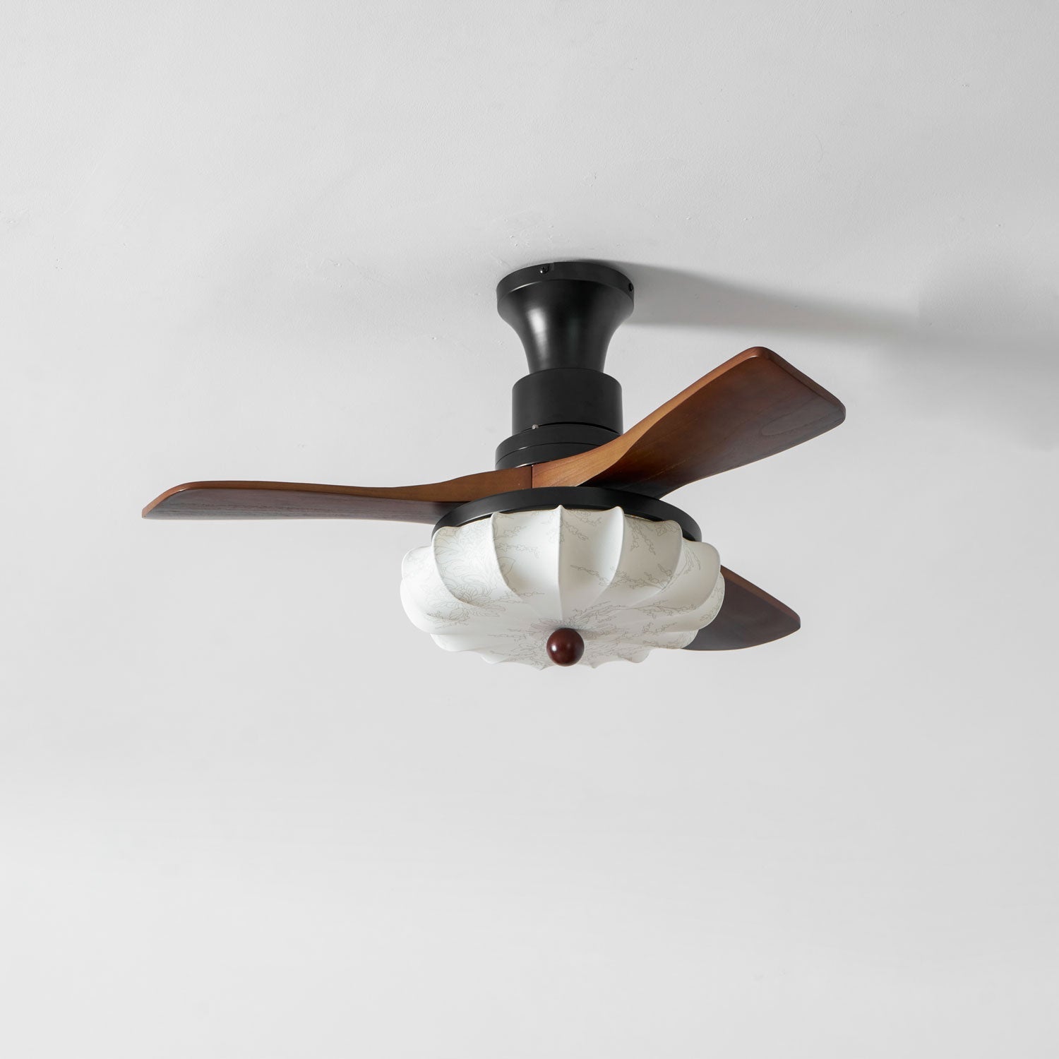 Ventilatore da Soffitto con Luce Jasper Bloom, dettaglio dell'attacco della pala