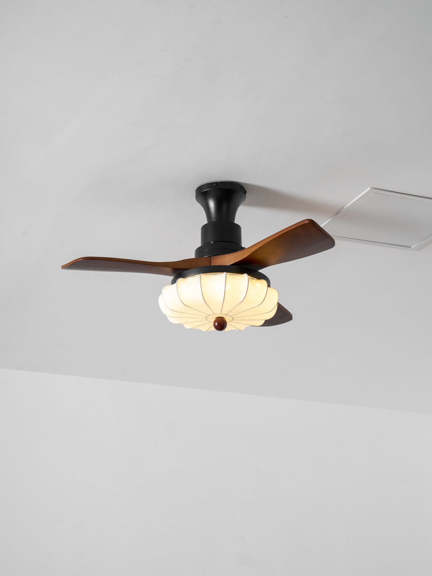 Ventilatore da Soffitto con Luce Jasper Bloom, processo di richiesta montaggio a filo