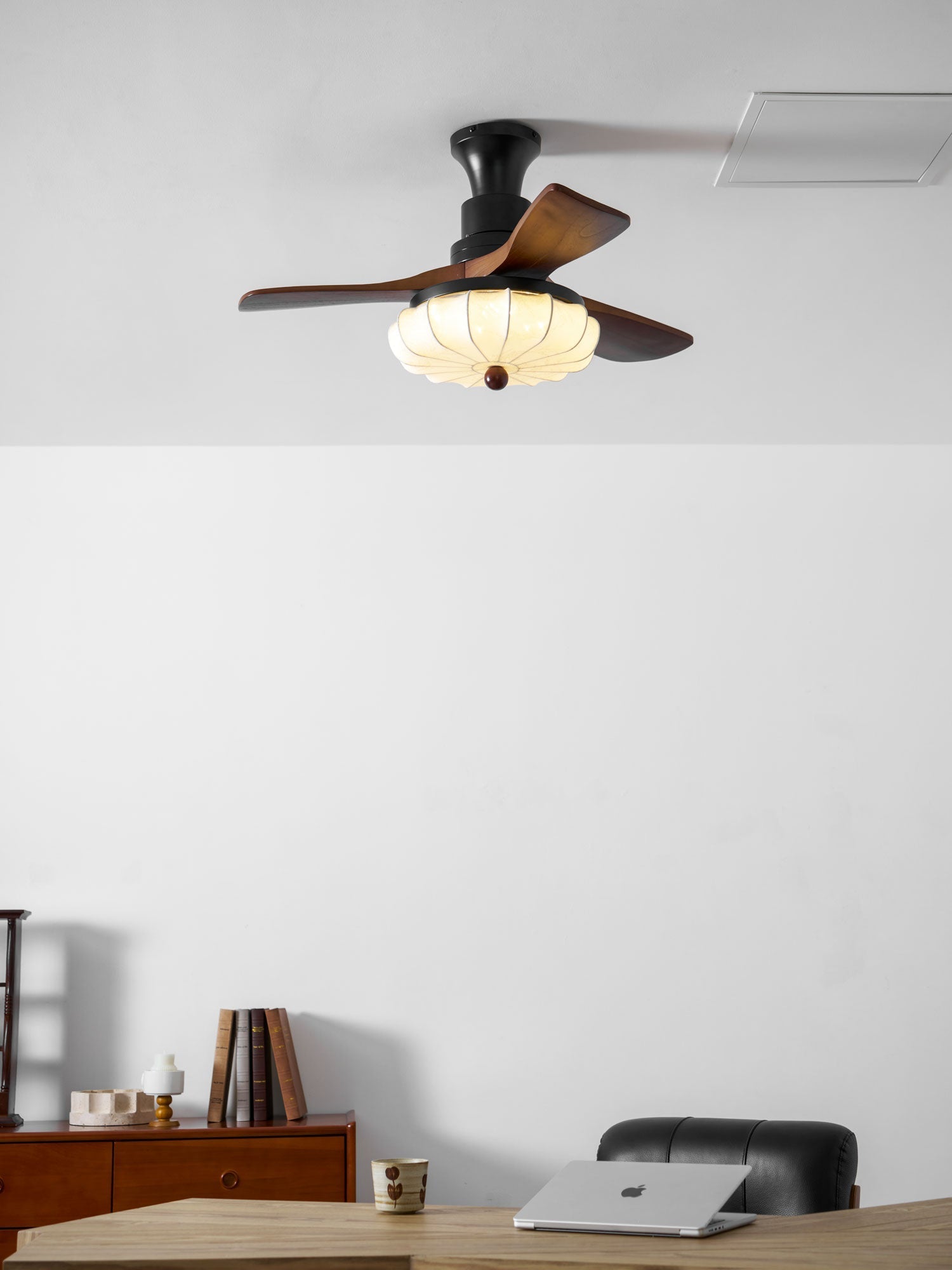 Ventilatore da Soffitto con Luce Jasper Bloom, in una zona pranzo