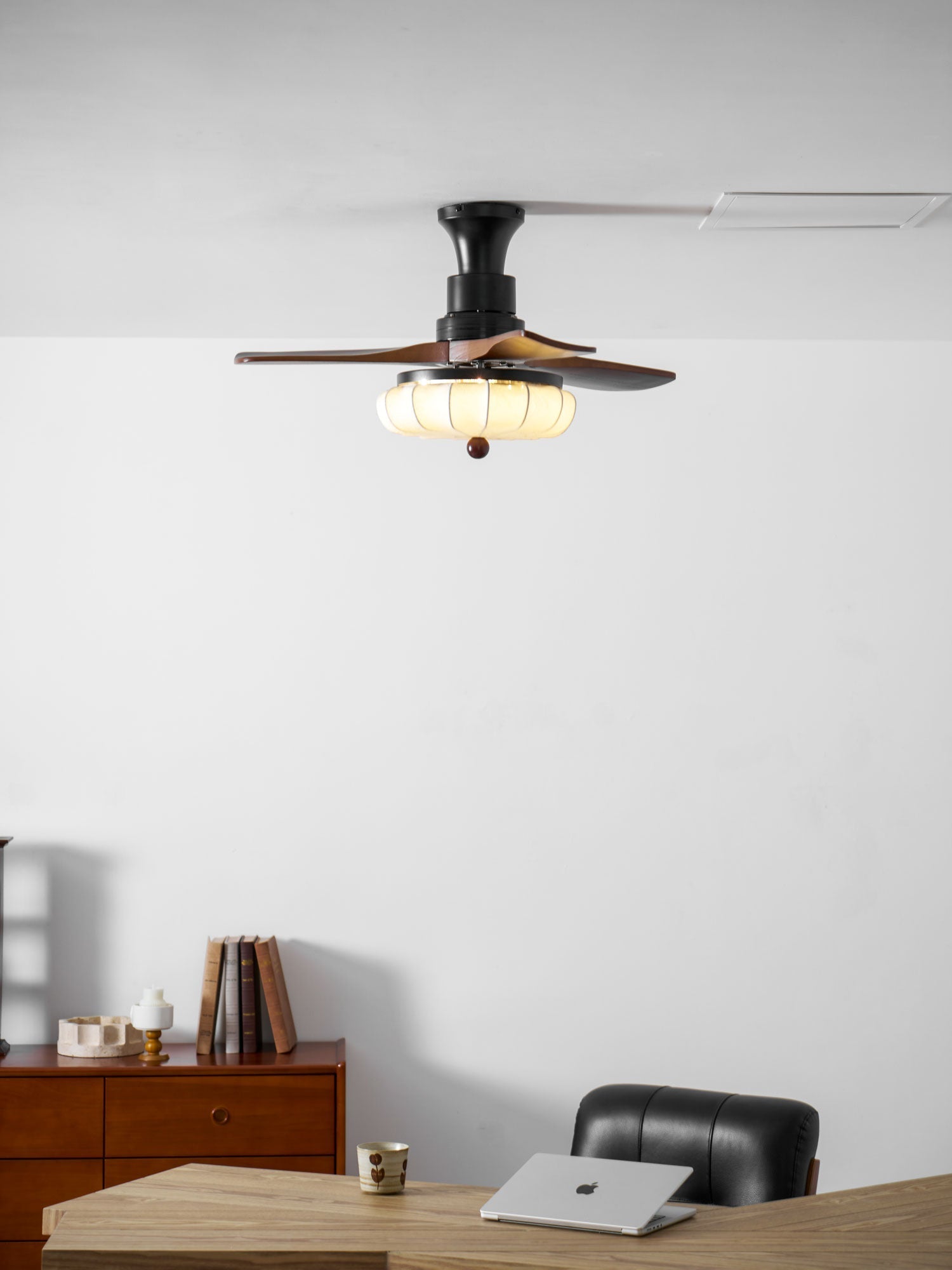 Ventilatore da Soffitto con Luce Jasper Bloom, in un ufficio domestico