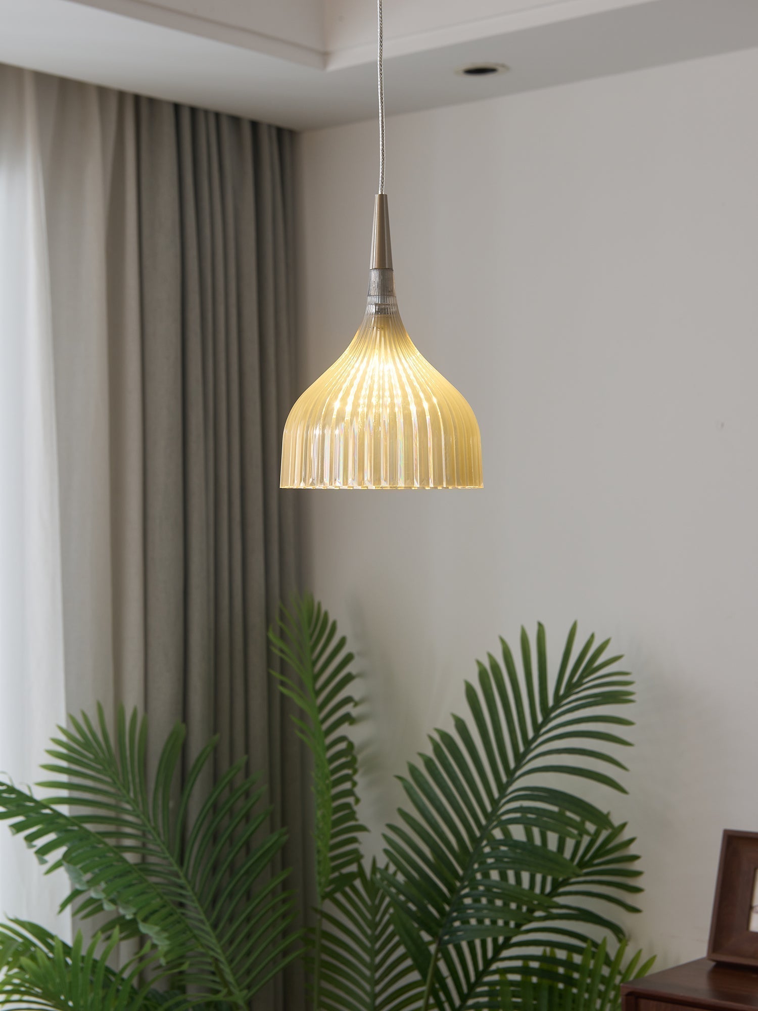 Lucina Pendant Lamp - Blowlighting