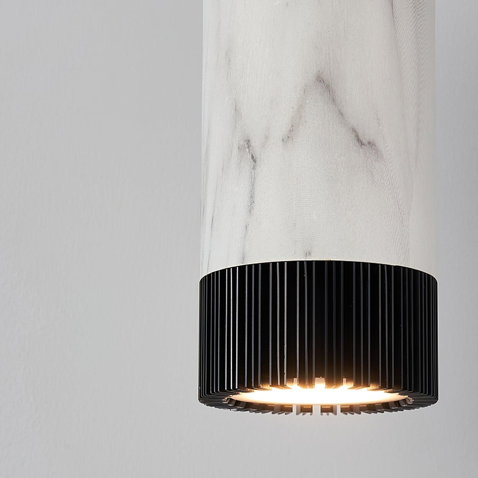 Maddy Pendnat Light - Blowlighting