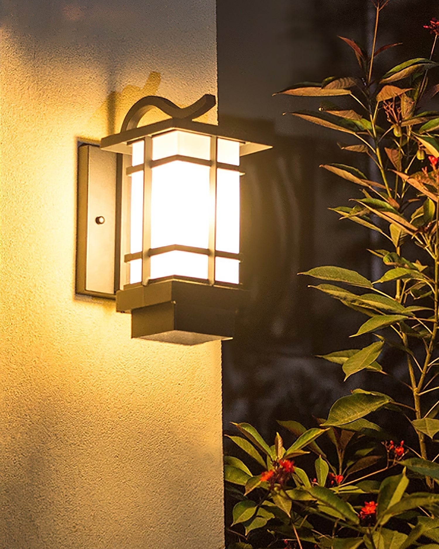 Madison Lantern Outdoor Wall Lamp - Blowlighting