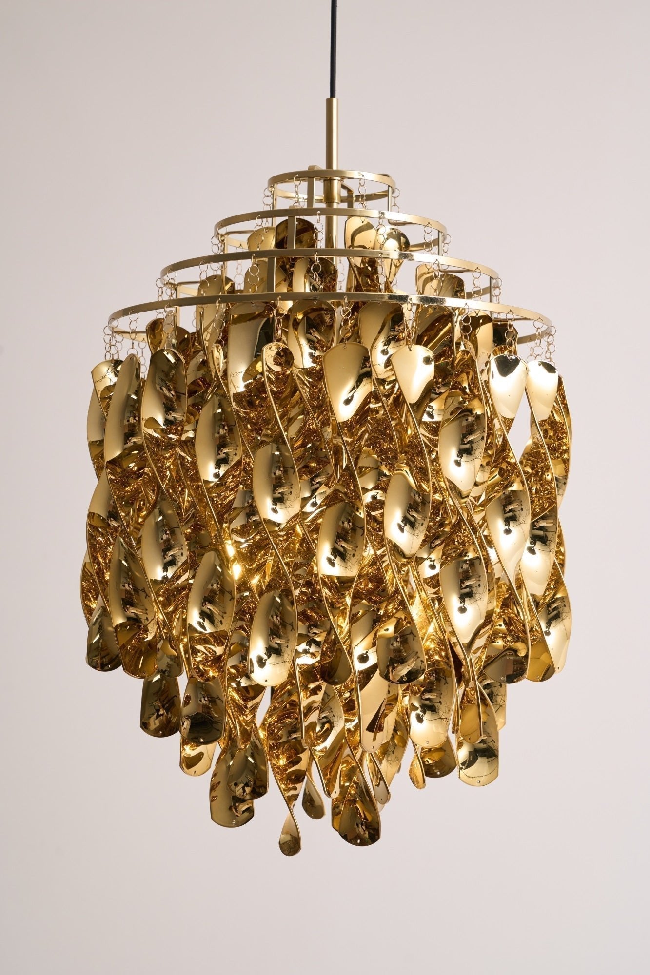 Isoran Luxe Acrylic Chandelier - Blowlighting