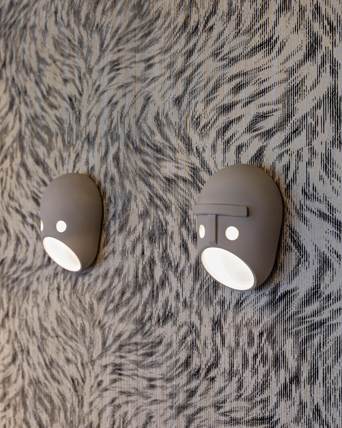 Mask Wall Light - Blowlighting