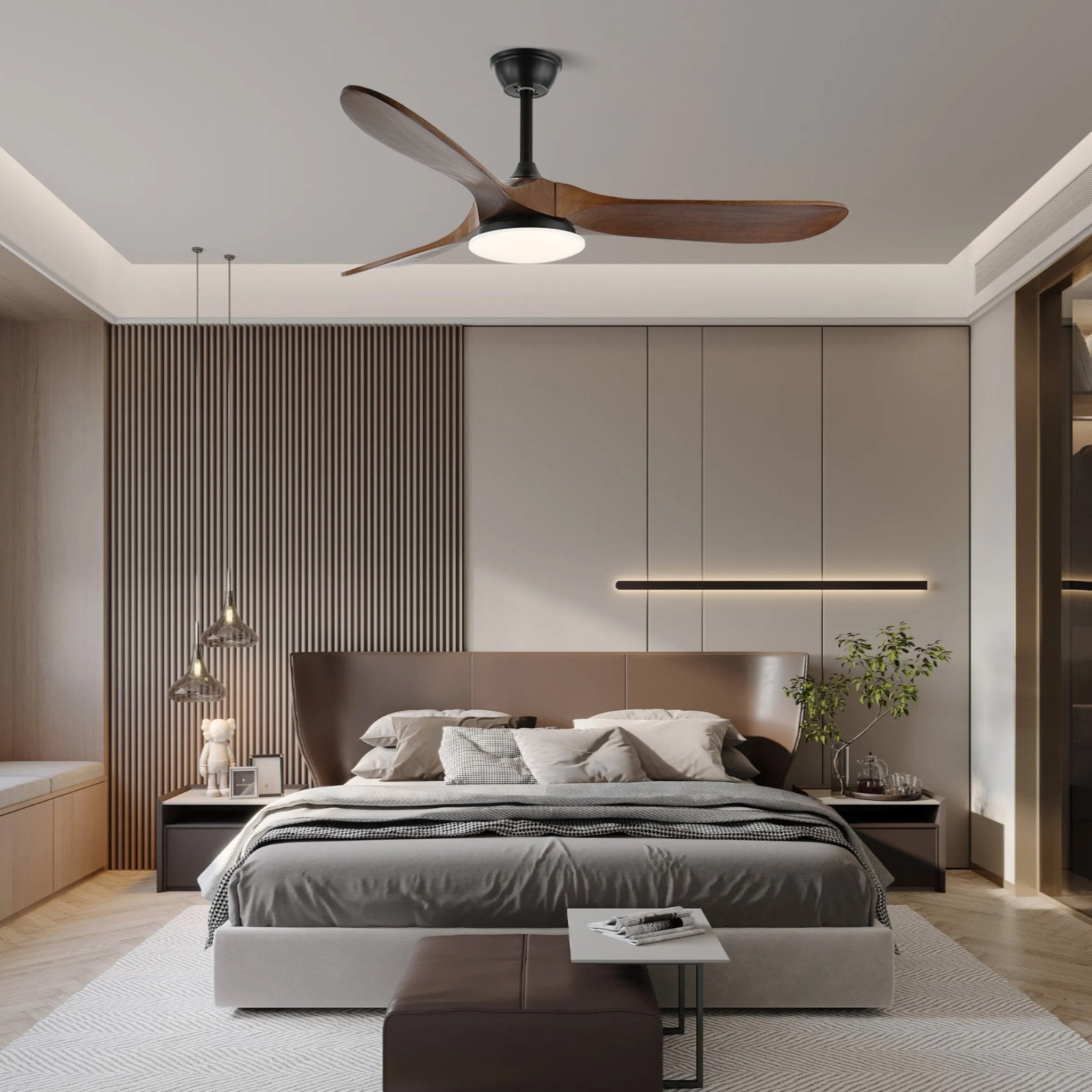 Primo piano delle pale in legno del ventilatore da soffitto moderno Velix in legno con luce