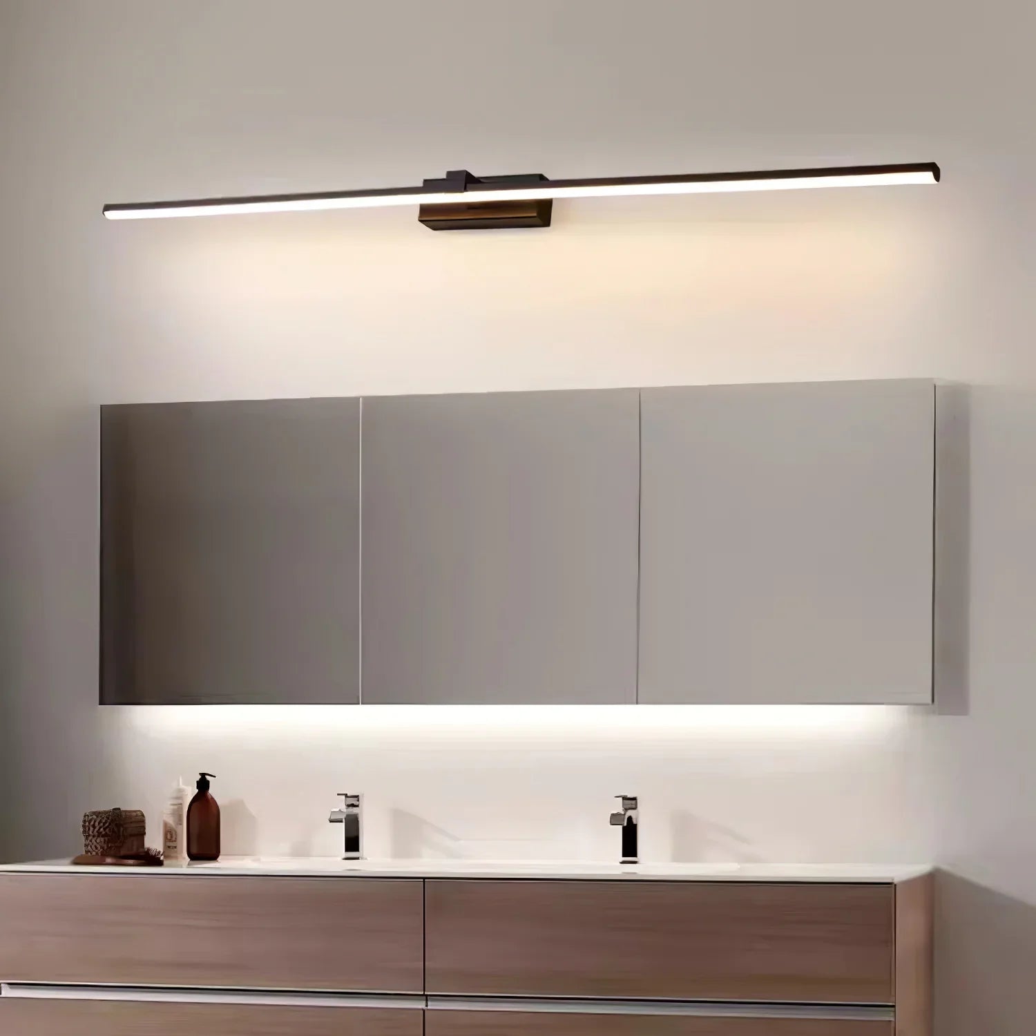 Arisha Applique da Parete Lineare con Specchio per Vanity