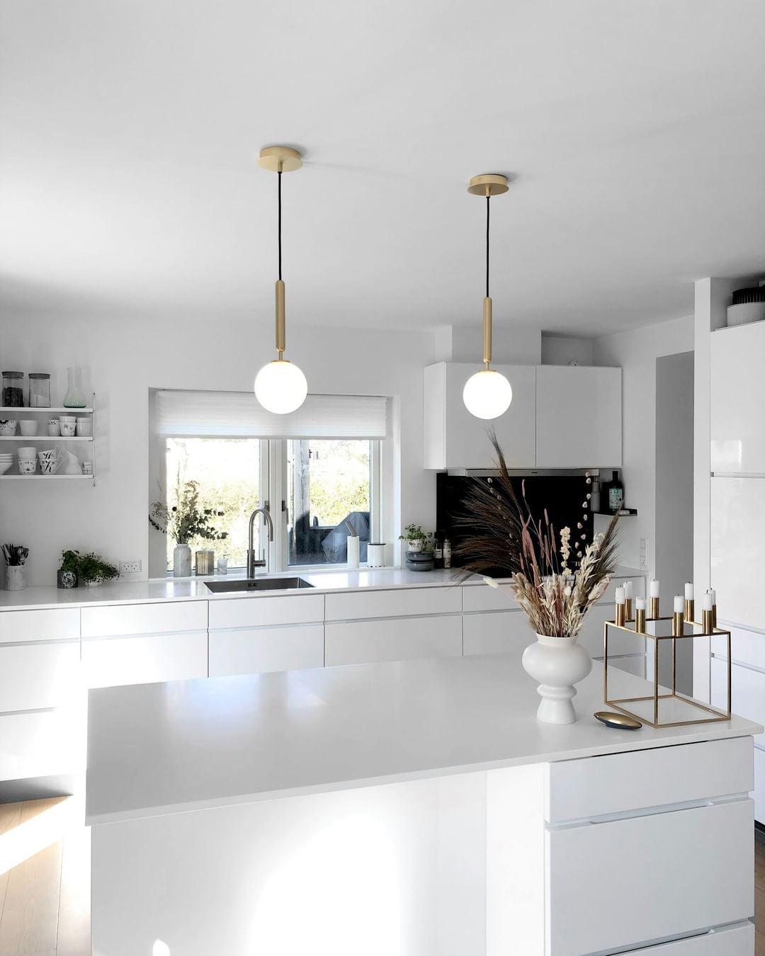 Miira Brass Pendant Light - Blowlighting