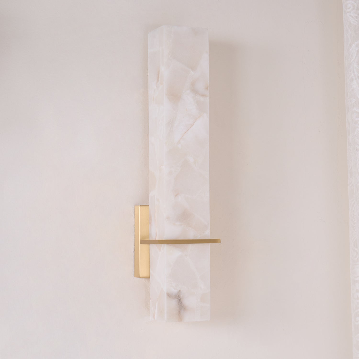 Luste Alabaster Wall Sconce Brass Band Shape - Neutralighting