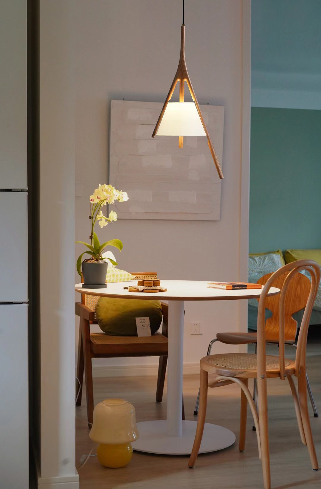 Zovenarae Triangular Wood Pendant Light - Blowlighting