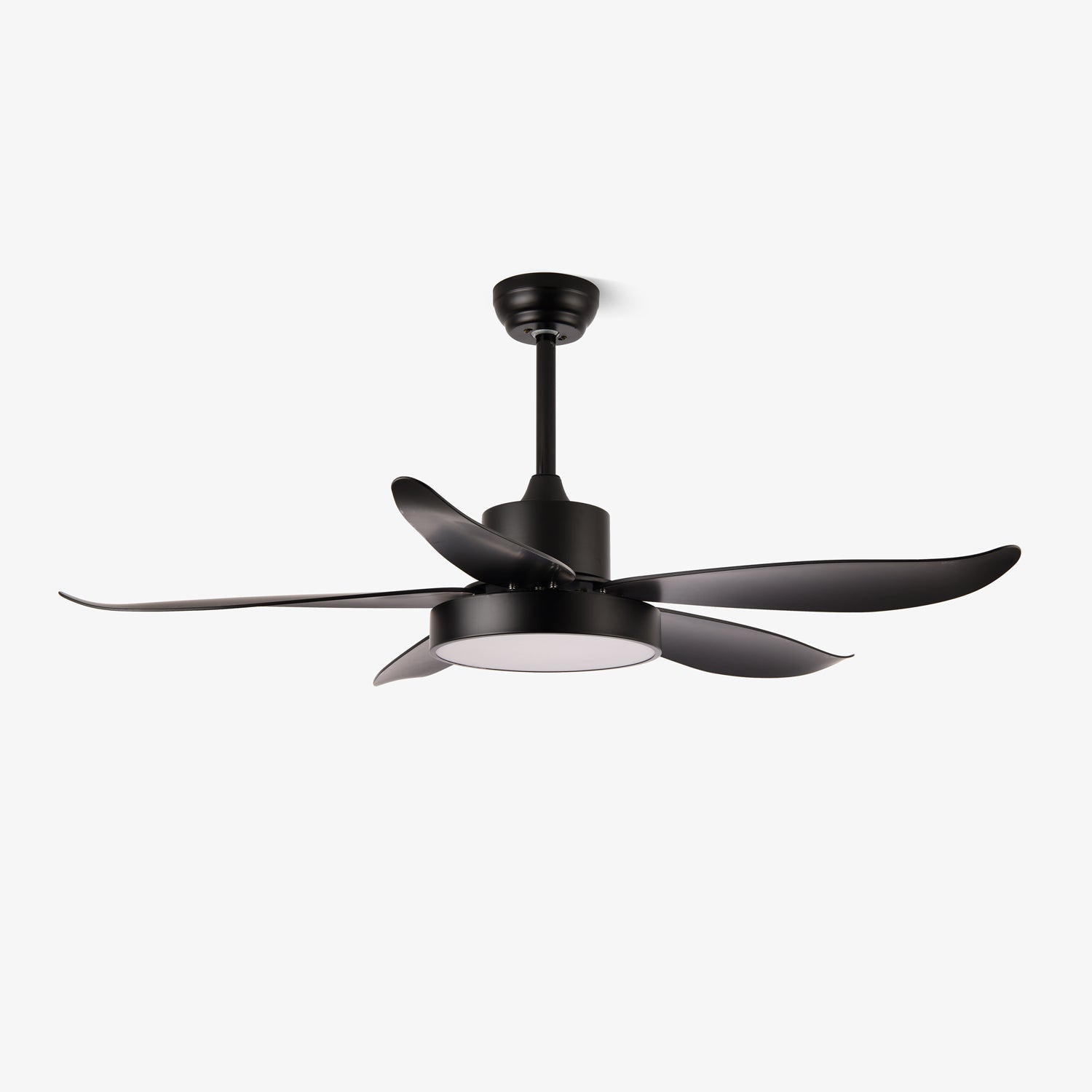 Ventilatore da soffitto moderno Auron con luce in un ambiente soggiorno moderno