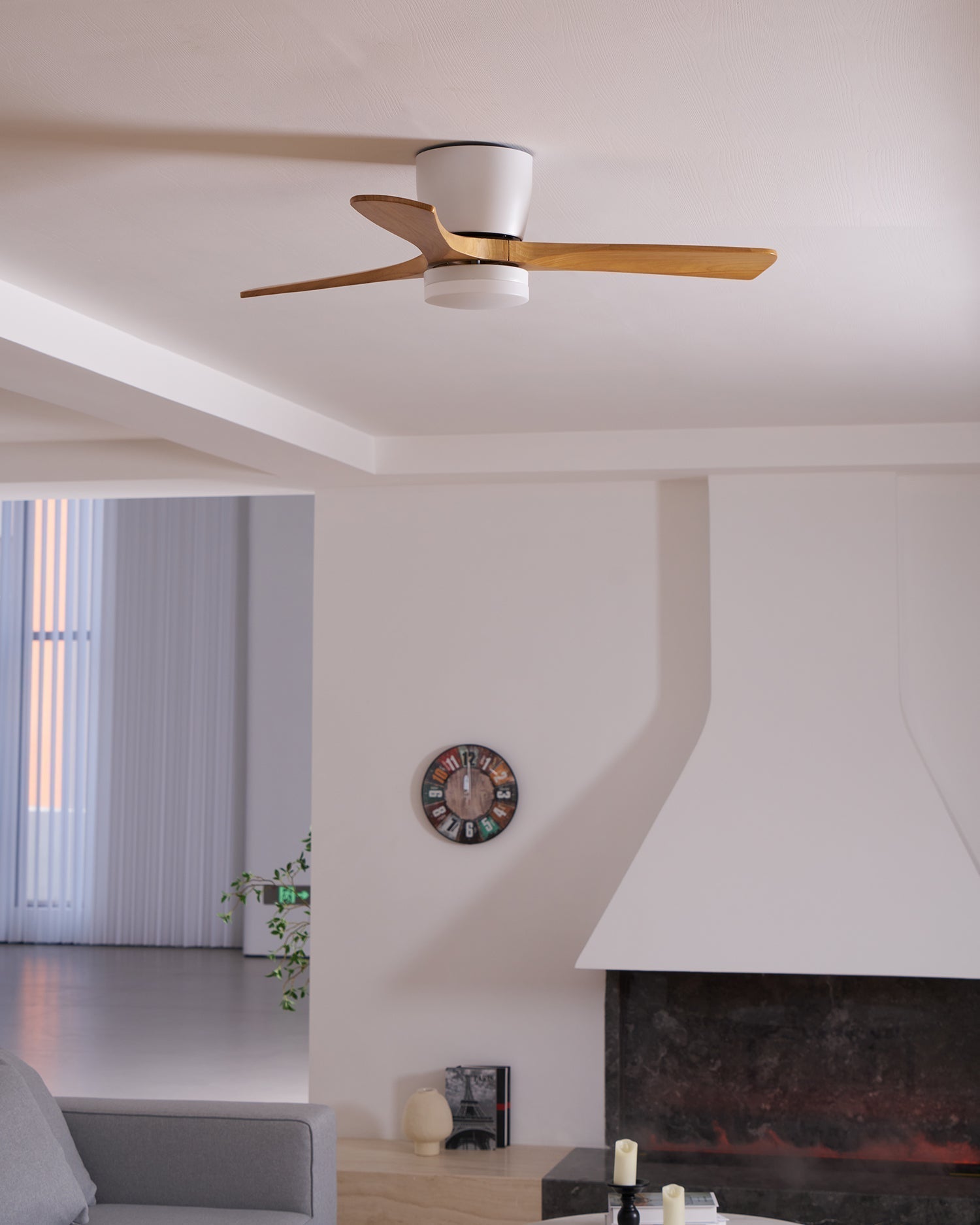 Ventilatore da soffitto moderno in legno Elena, un essenziale per il comfort interno