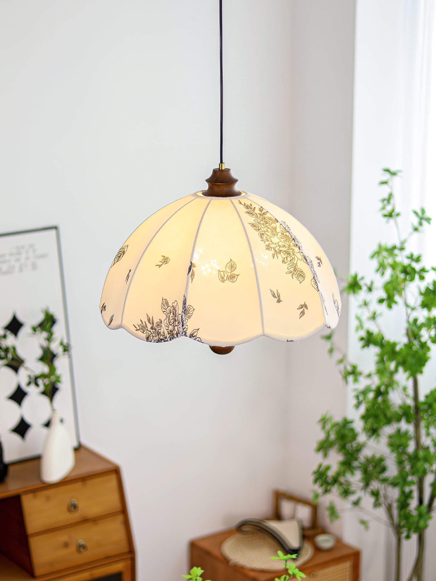 Petal Whisper Pendant Lamp - Blowlighting