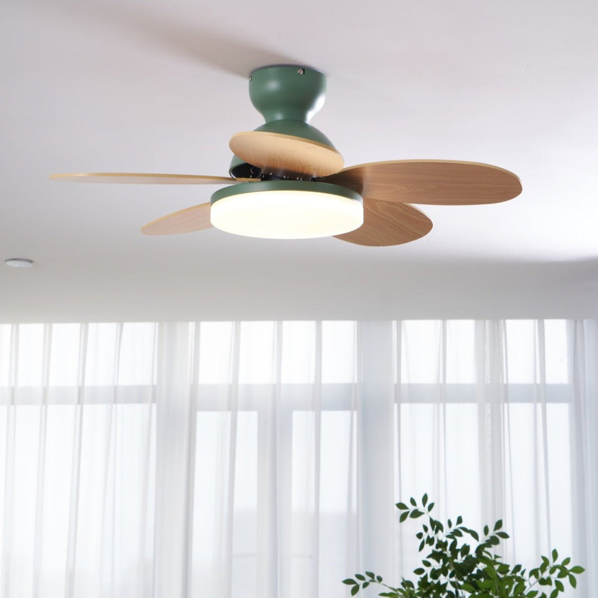 Ventilatore da soffitto con luce Liora con finitura bianca