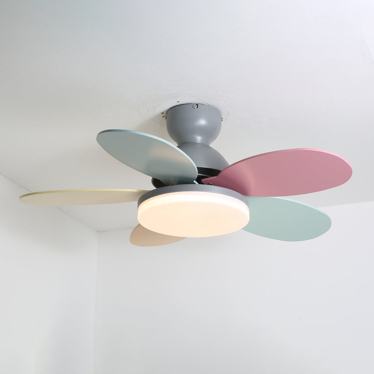 Ventilatore da Soffitto Liora per Bambini con Luce in Vetro Colorato