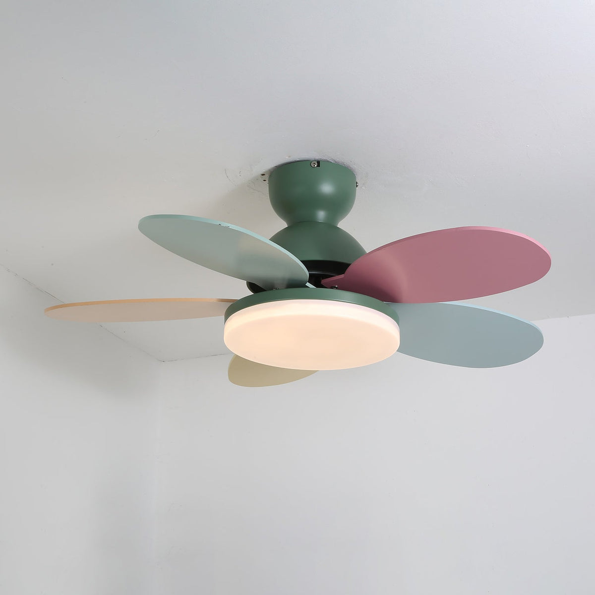 Ventilatore da soffitto con luce Liora con finitura verde
