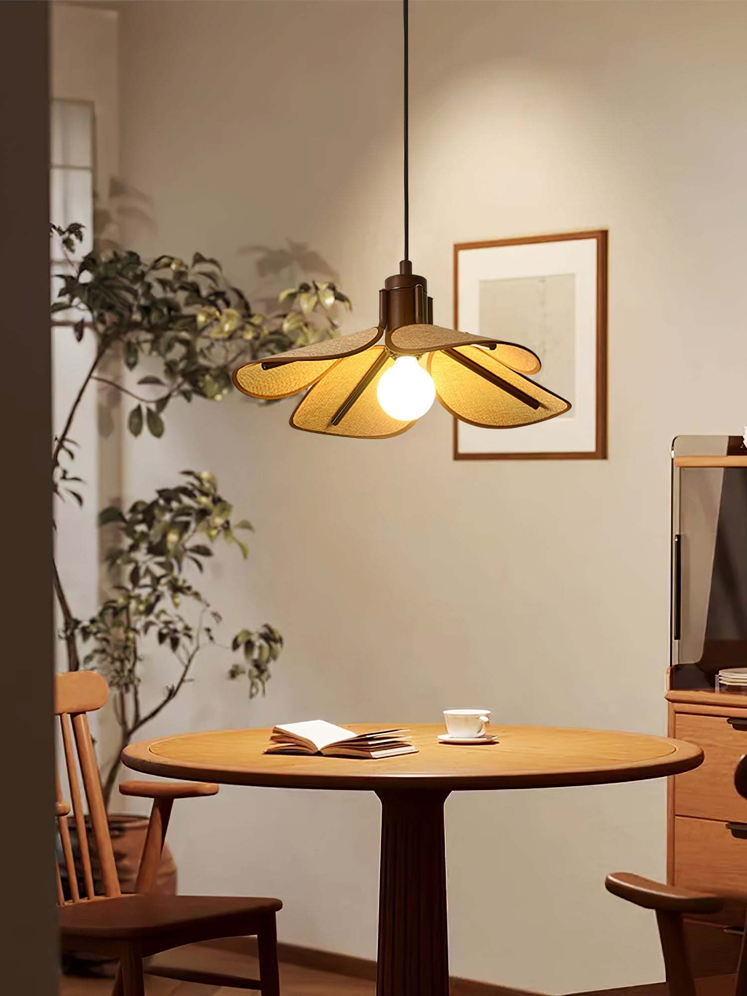 Petal Bloom Pendant Light - Blowlighting