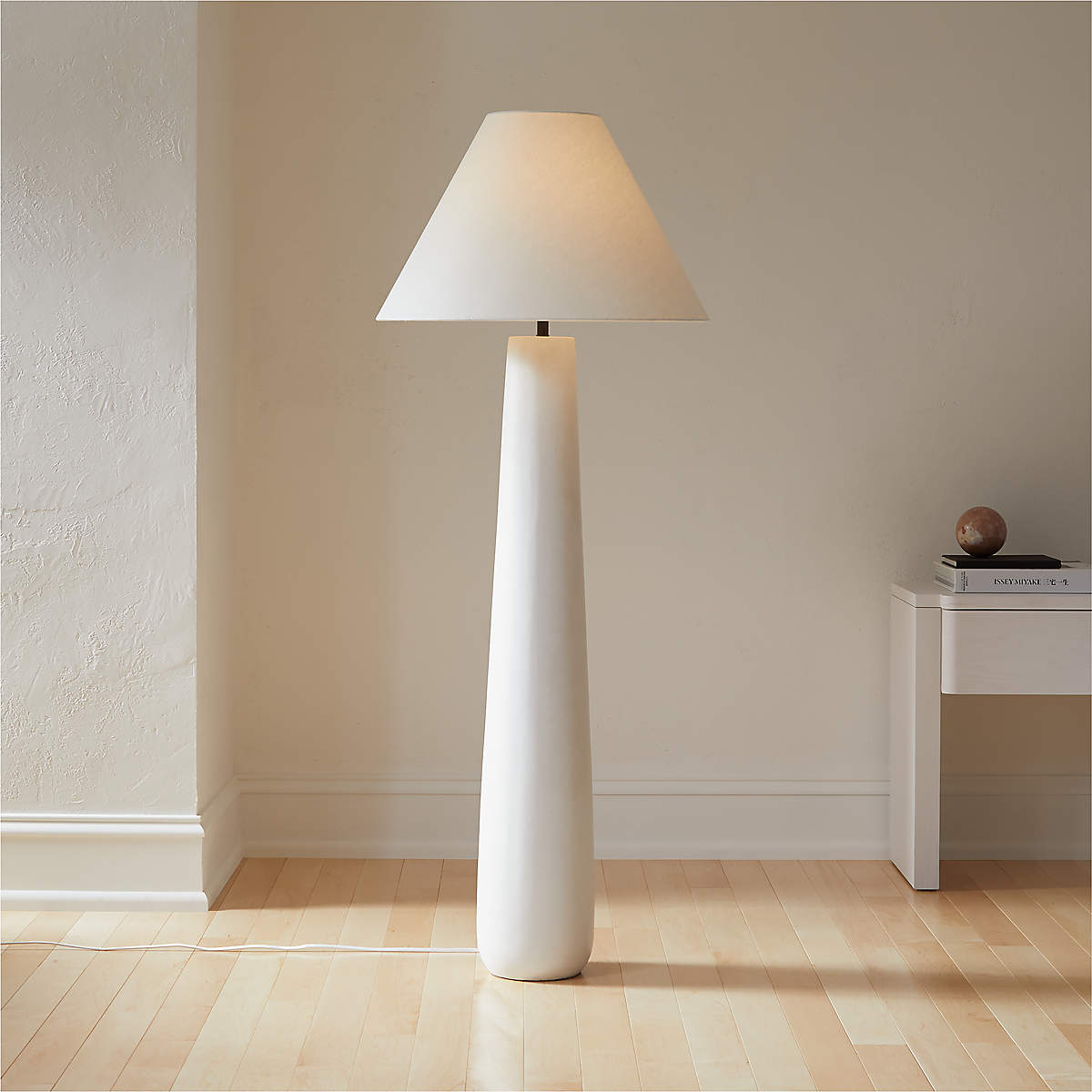 Polar White Floor Lamp - Lamp Copper