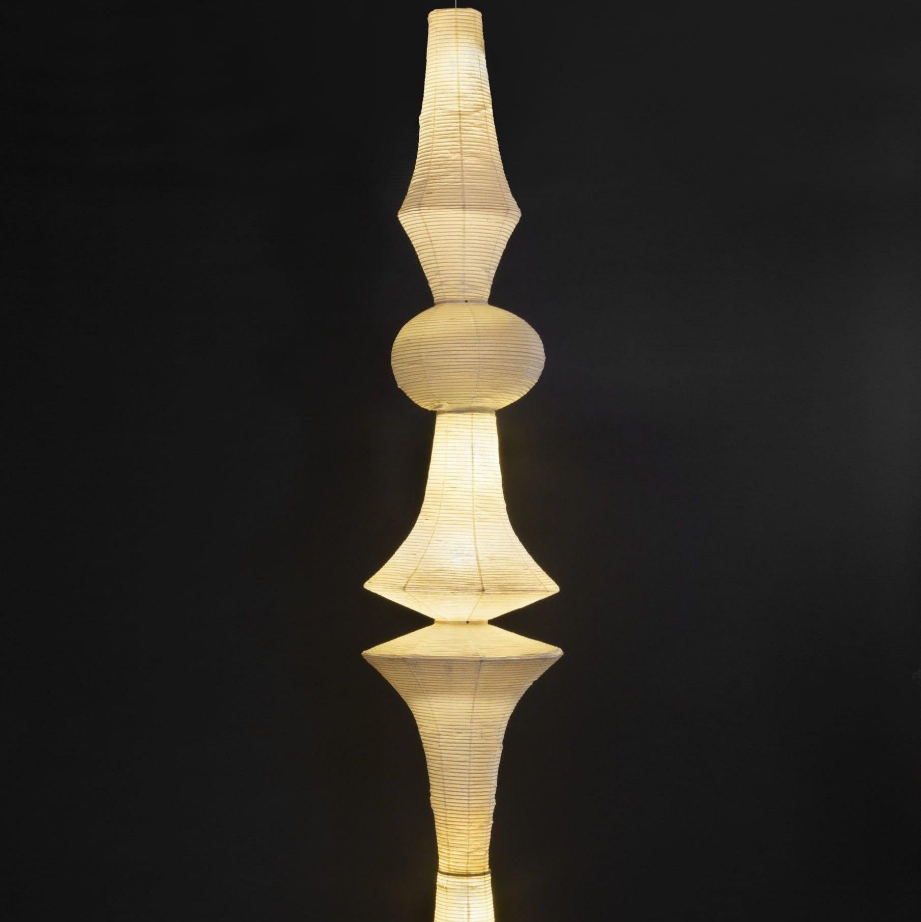Ritta Lampada a Sospensione Verticale Scultorea in Carta