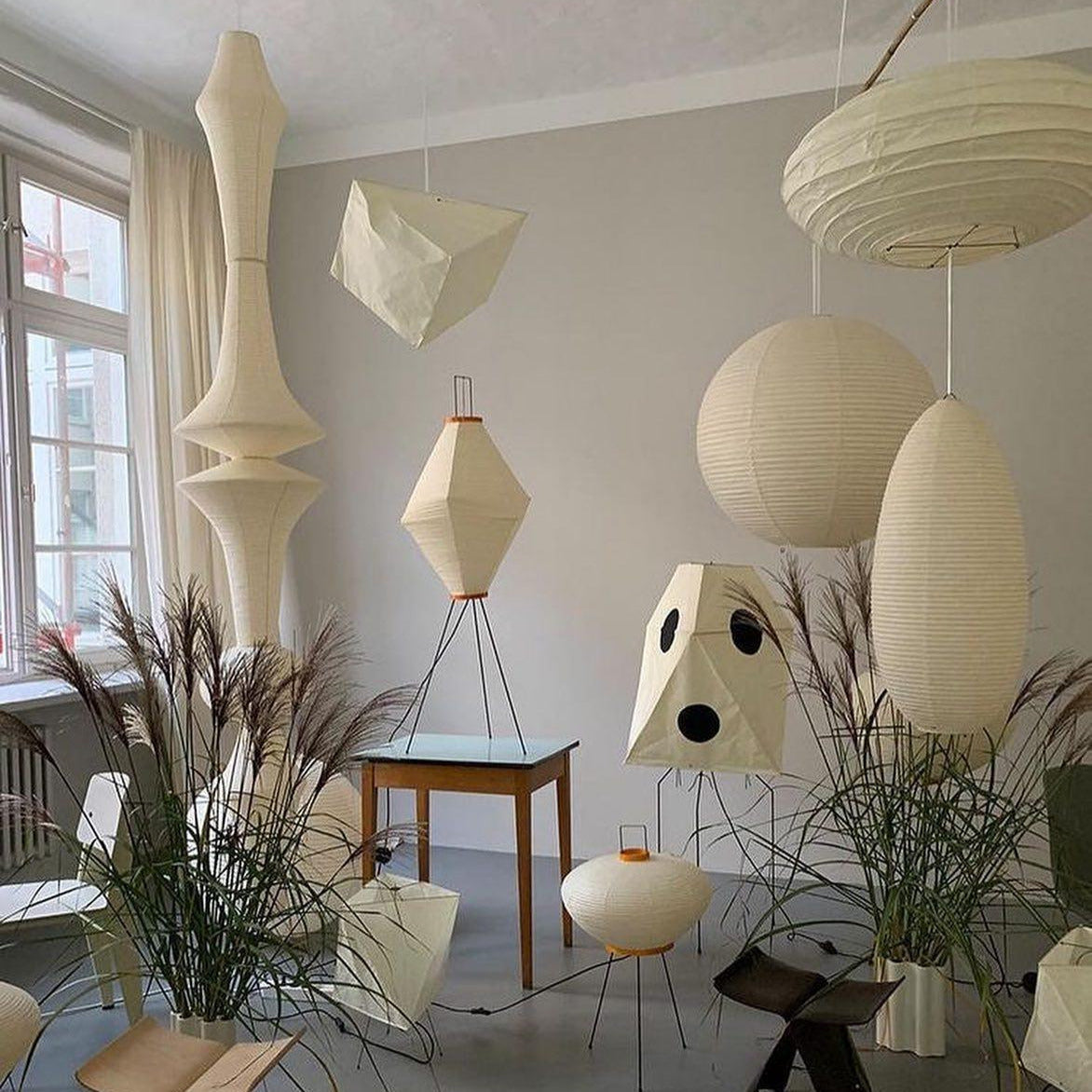 Ritta Lampada a Sospensione Verticale Scultorea in Carta