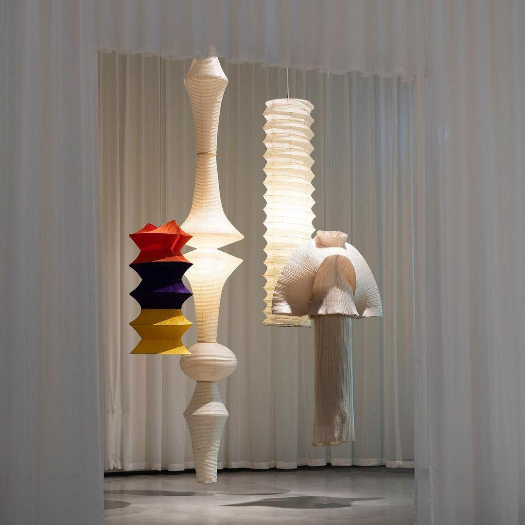 Ritta Lampada a Sospensione Verticale Scultorea in Carta