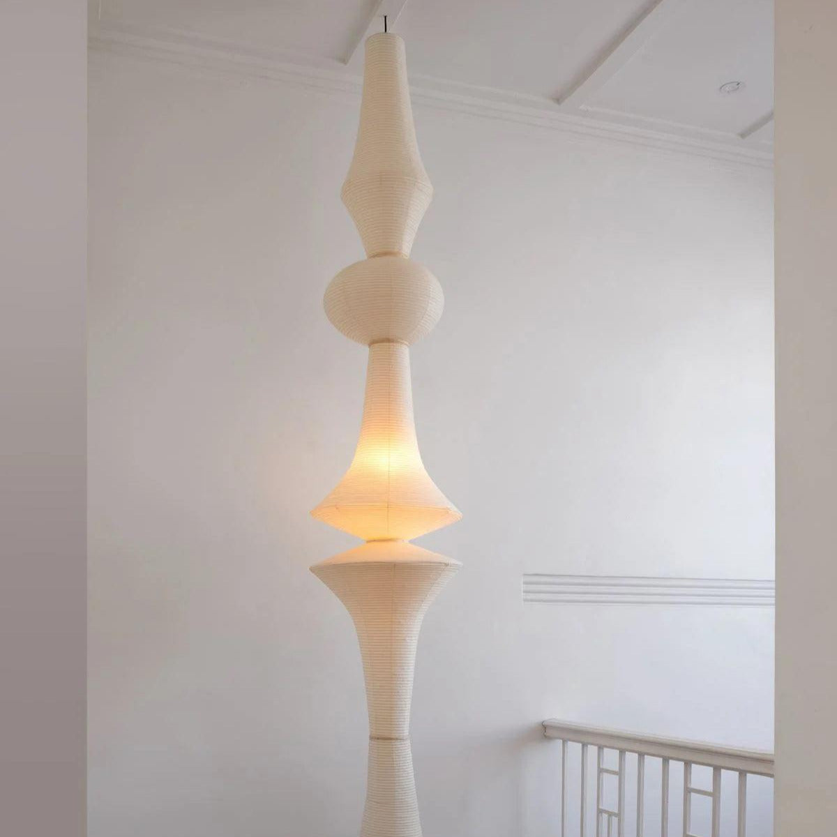 Ritta Lampada a Sospensione Verticale Scultorea in Carta