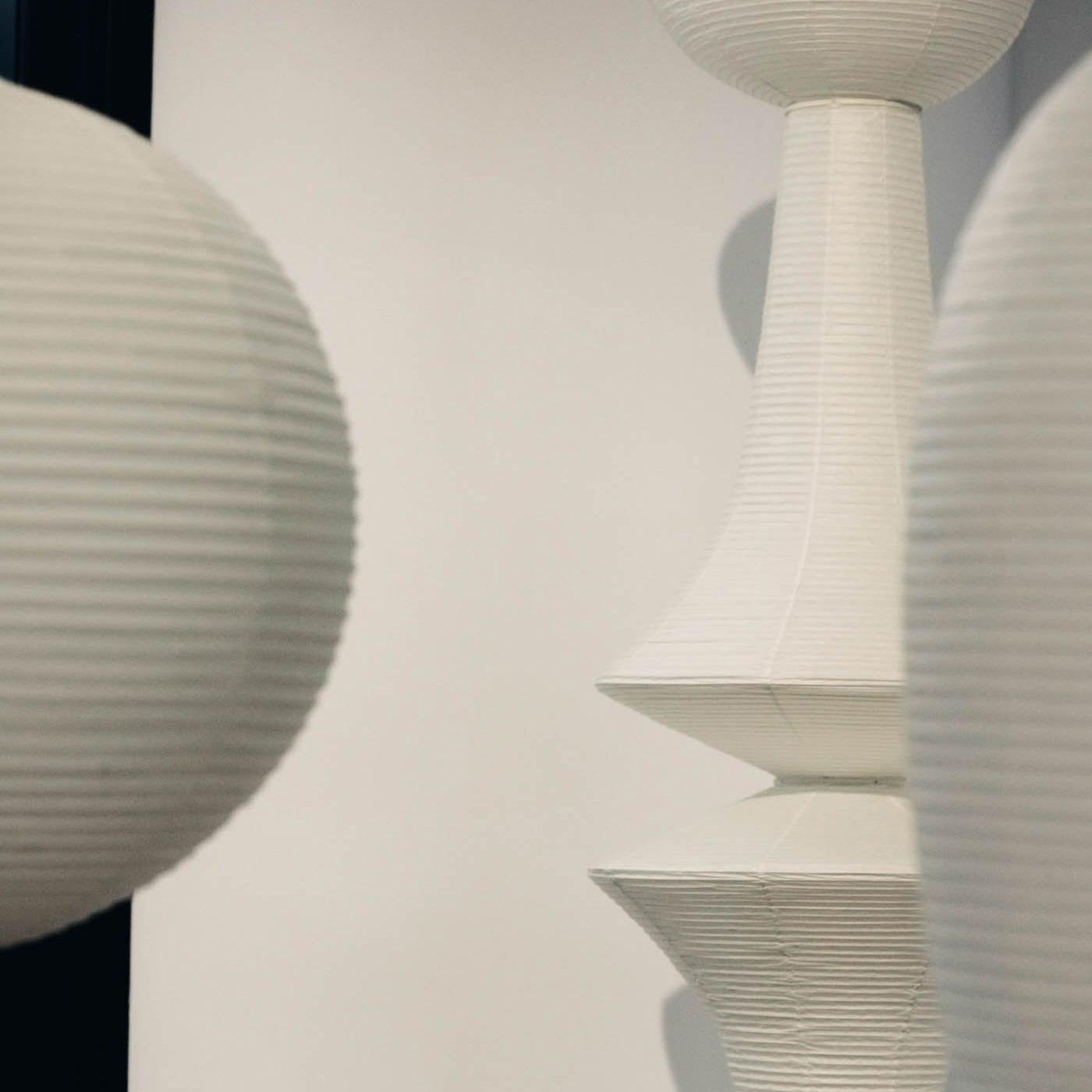 Ritta Lampada a Sospensione Verticale Scultorea in Carta
