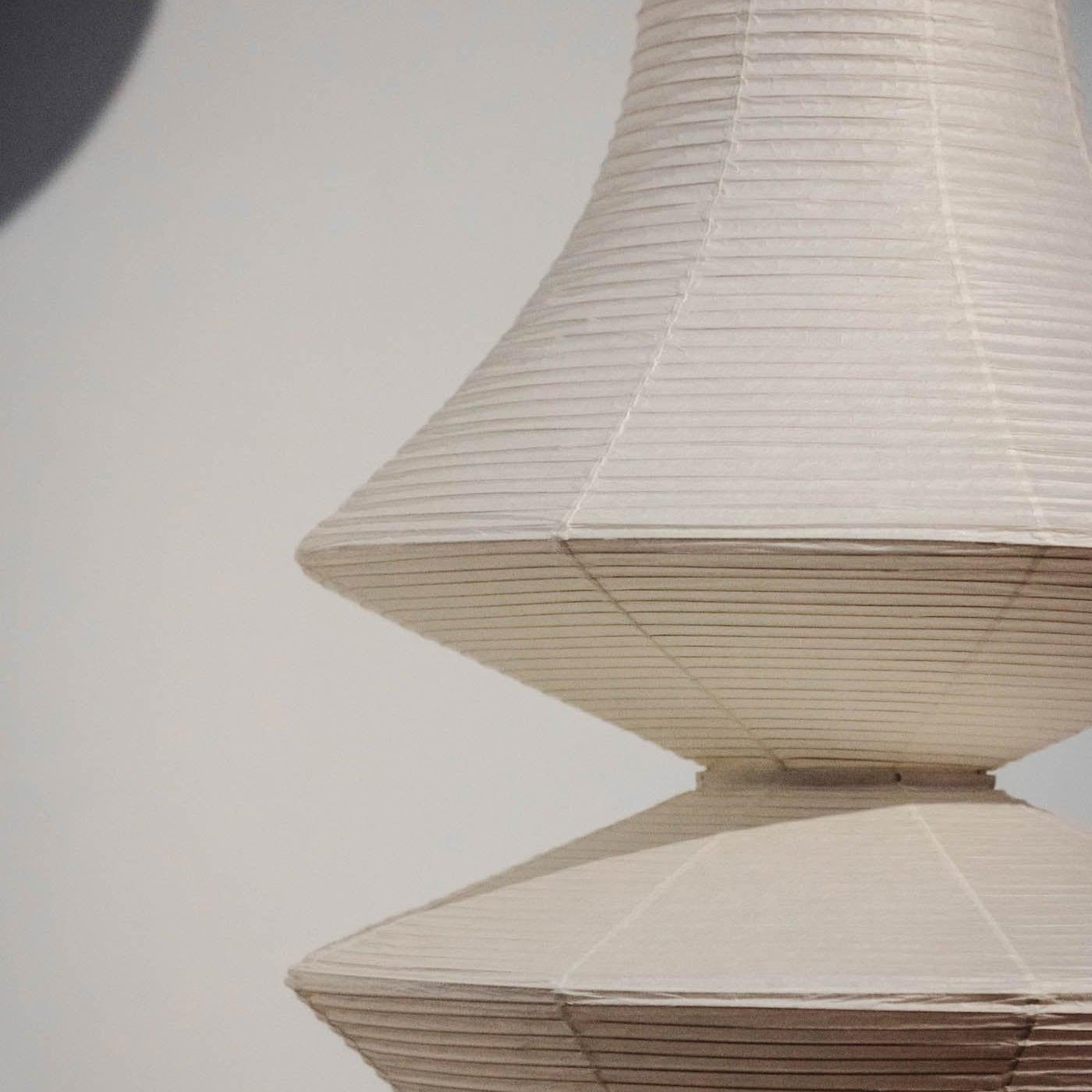 Ritta Lampada a Sospensione Verticale Scultorea in Carta