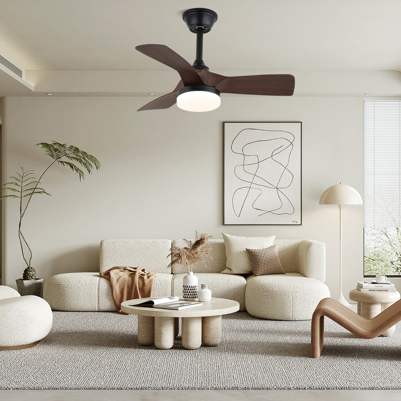 Primo piano del ventilatore da soffitto Orlen che mostra le pale in legno e il LED integrato