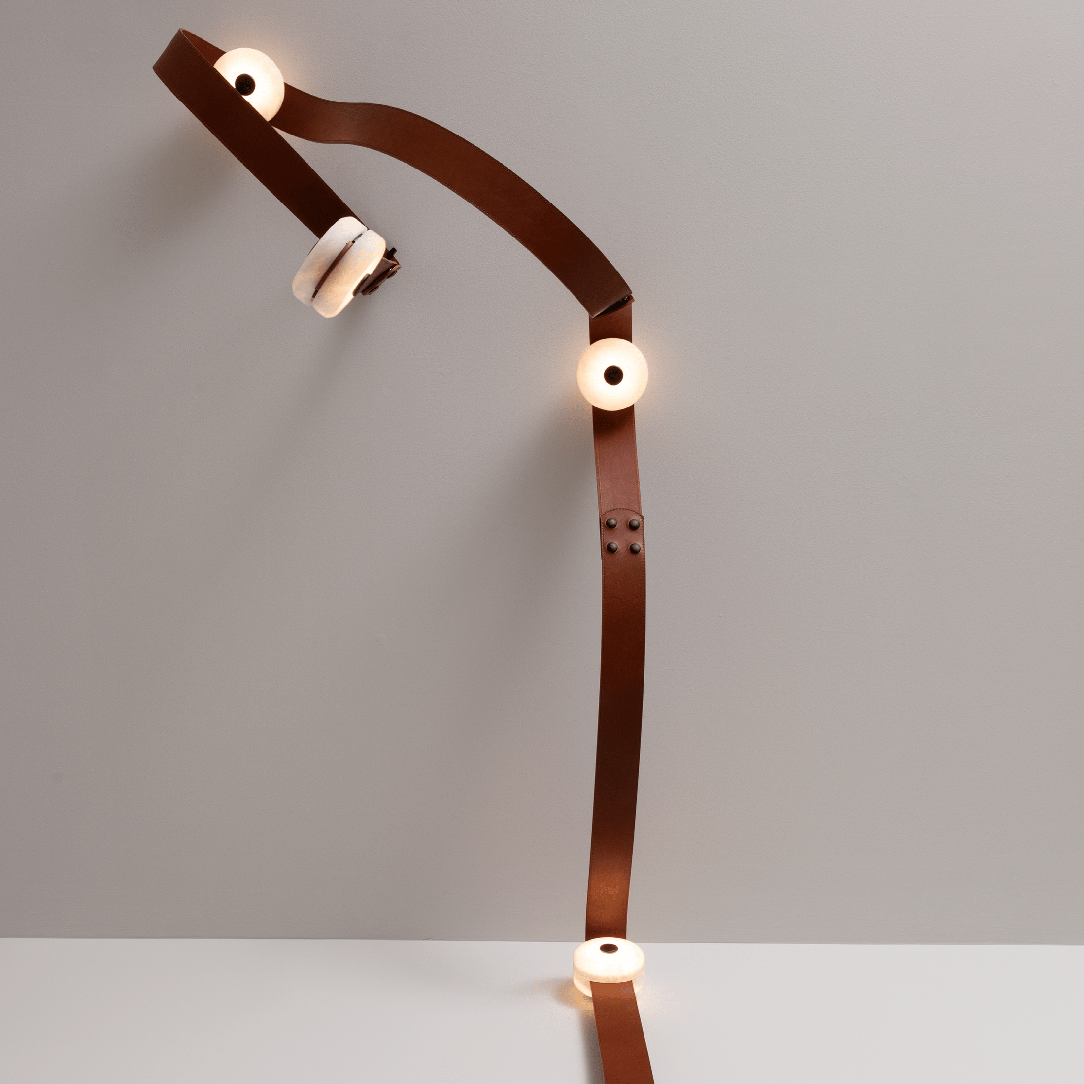 Snaps LED Floor-to-Ceiling Lamp - Lamp Copper