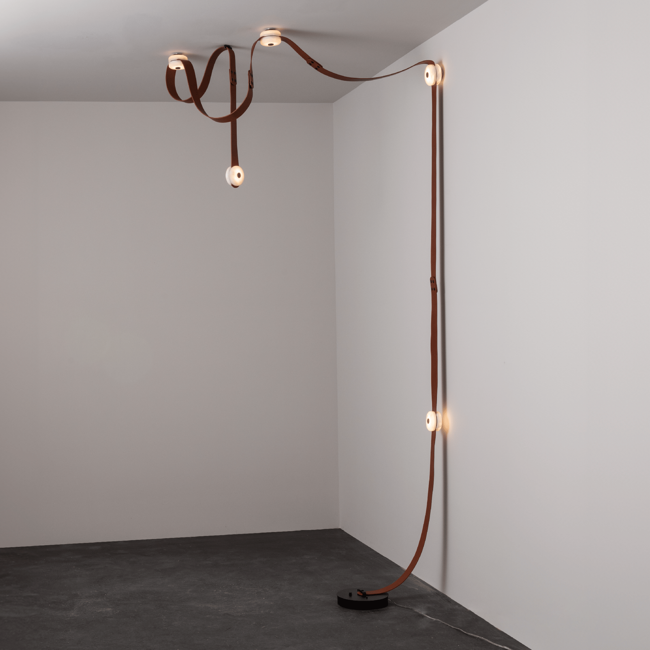 Snaps LED Floor-to-Ceiling Lamp - Lamp Copper