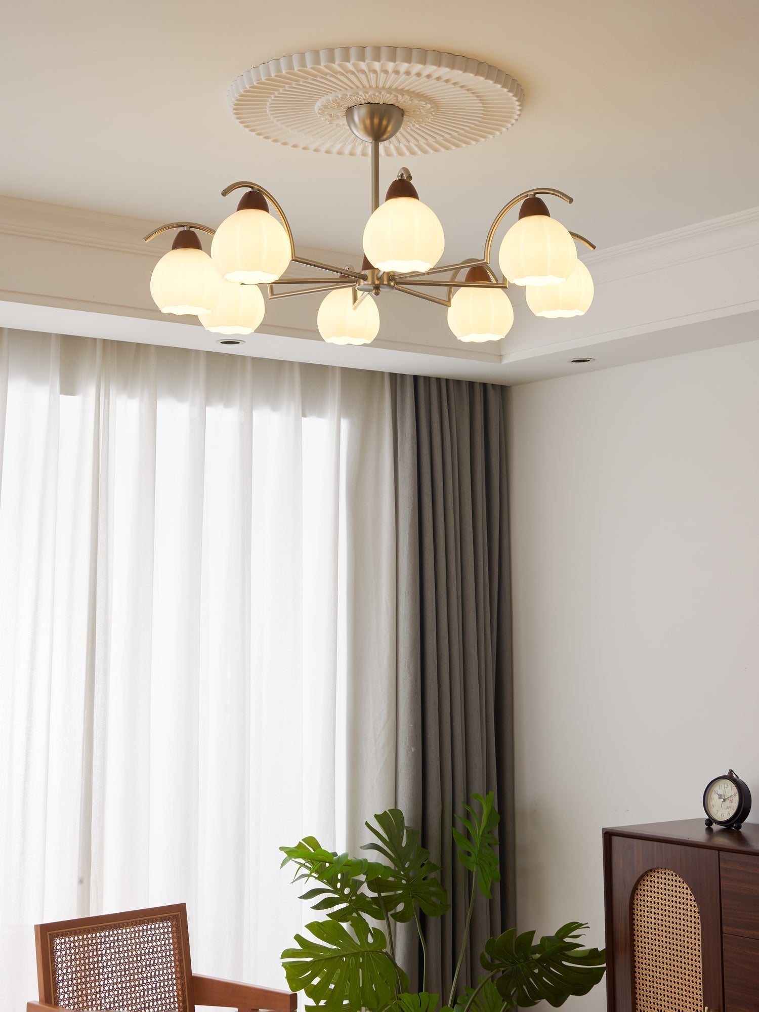 Soluna Bloom Chandelier - Blowlighting