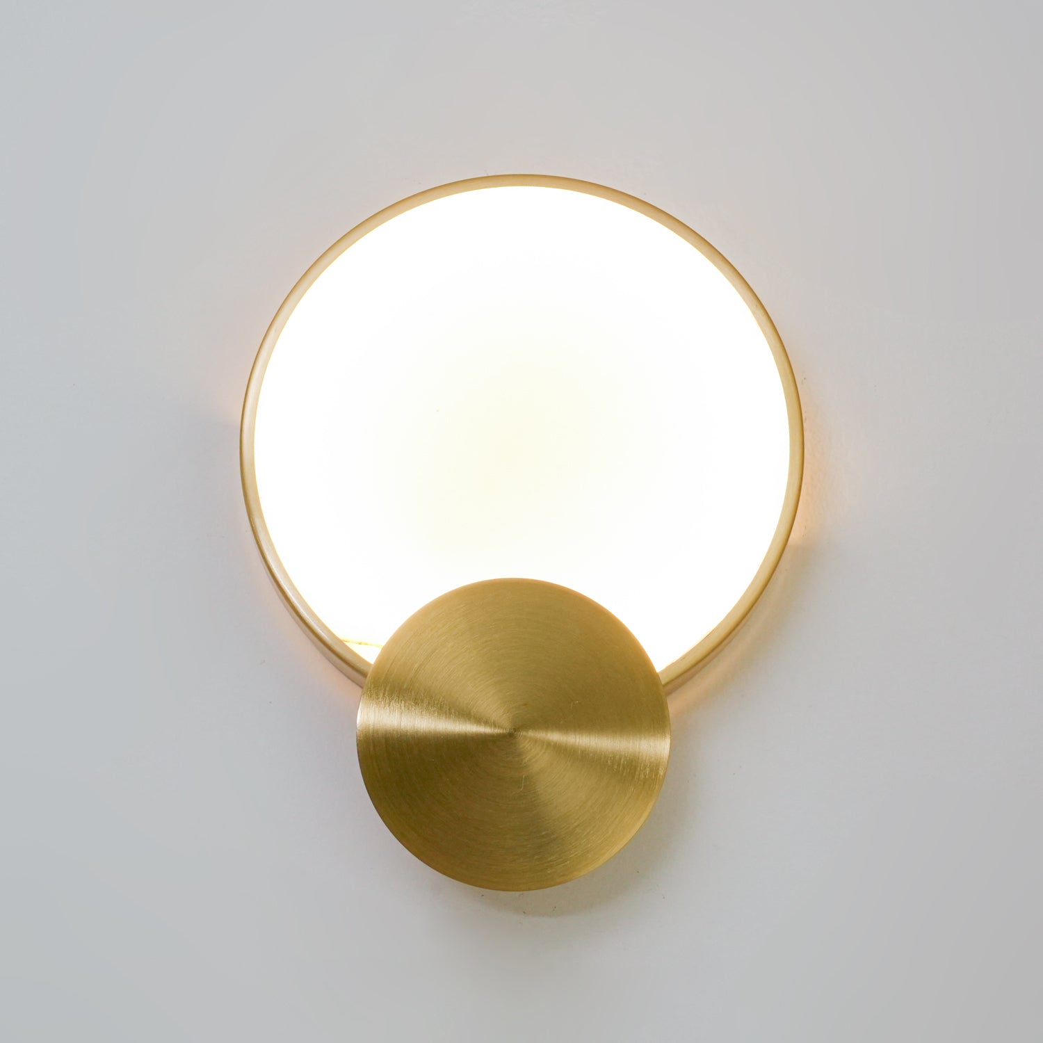 Myvelarae Circular Alabaster Wall Light - Neutralighting