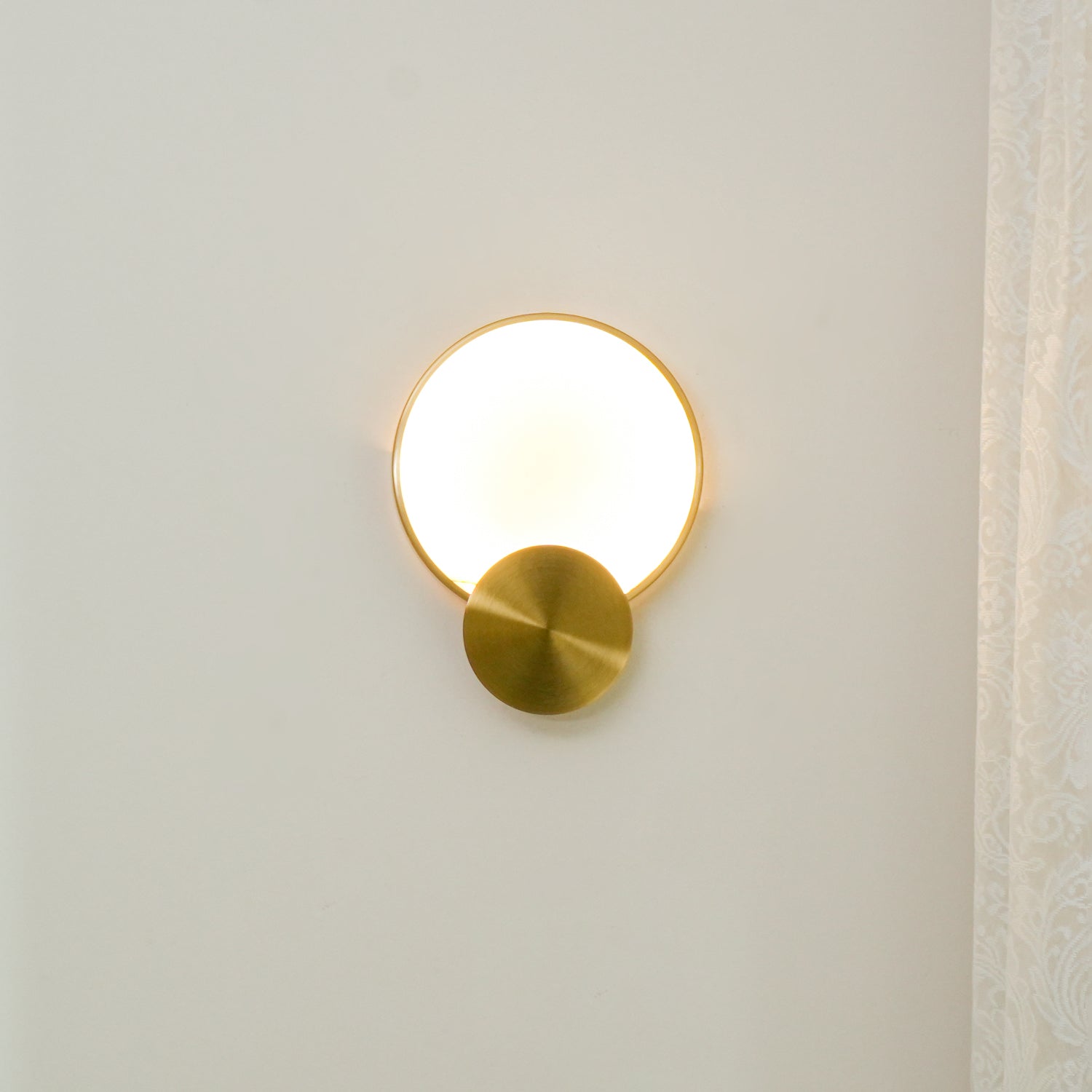 Myvelarae Circular Alabaster Wall Light - Neutralighting