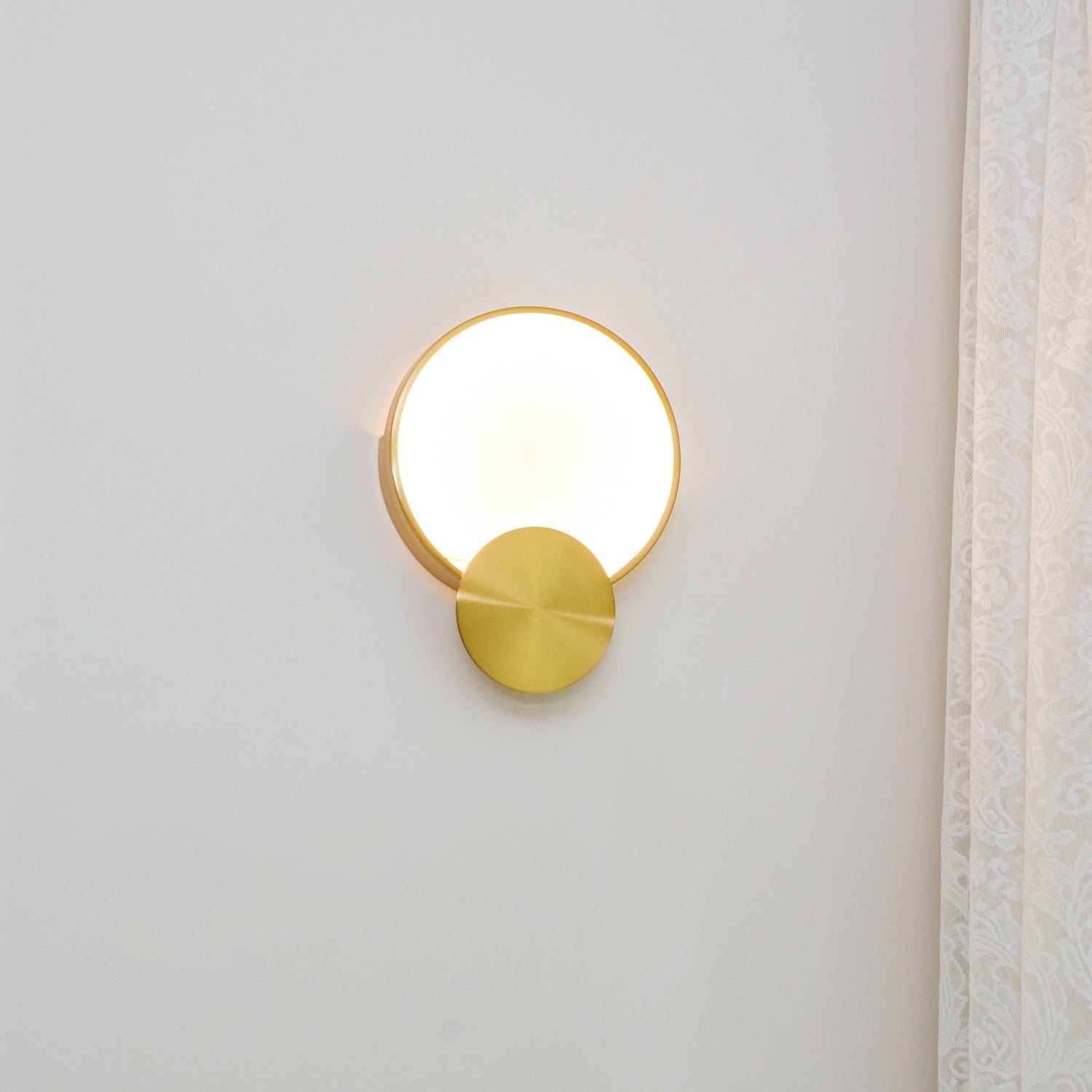 Myvelarae Circular Alabaster Wall Light - Neutralighting