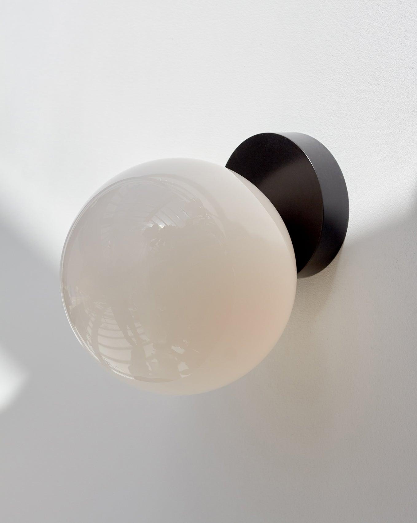 Tip of The Tongue Wall Lamp - Blowlighting